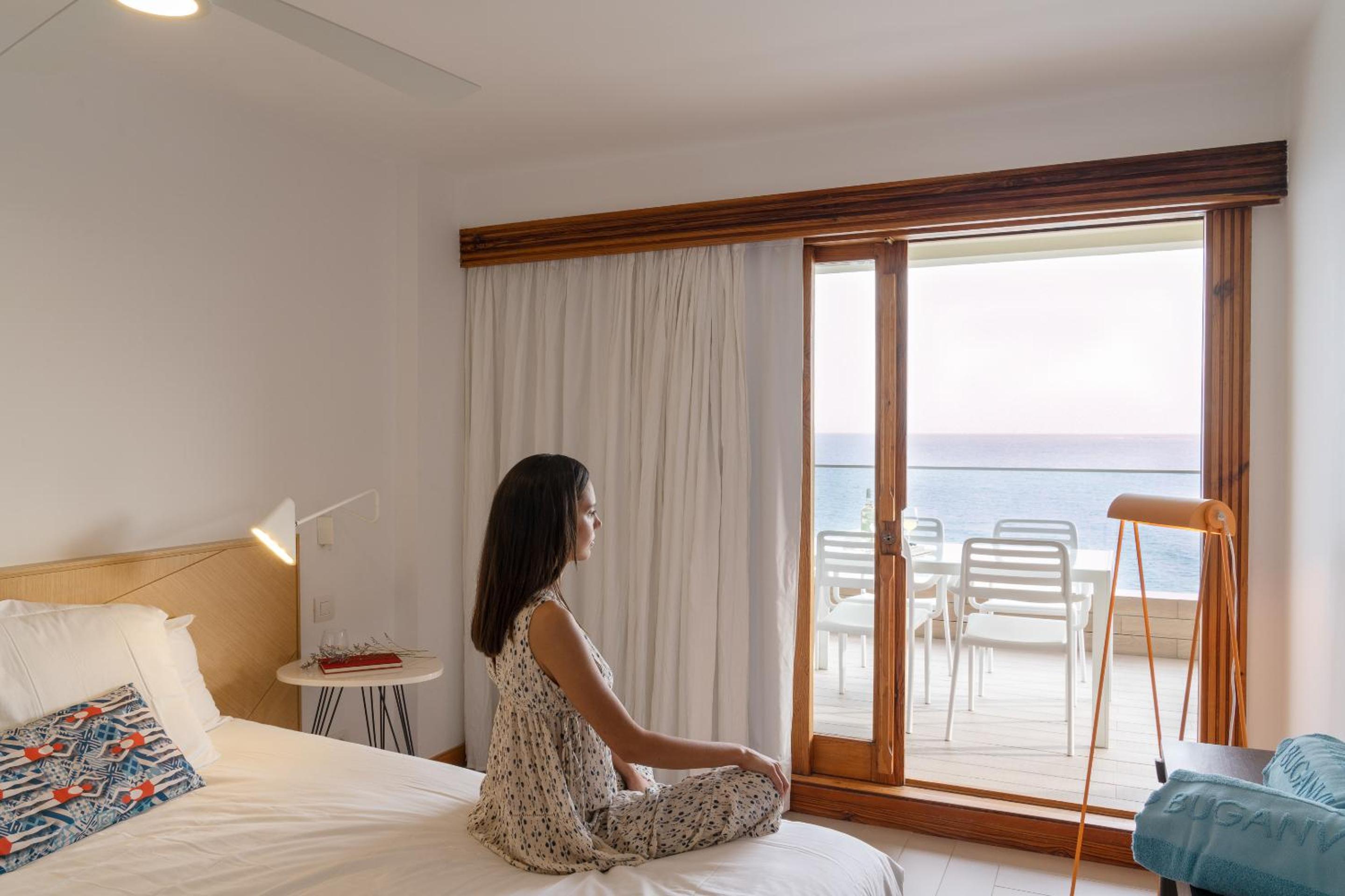 One-Bedroom Apartment with Sea View photo 3