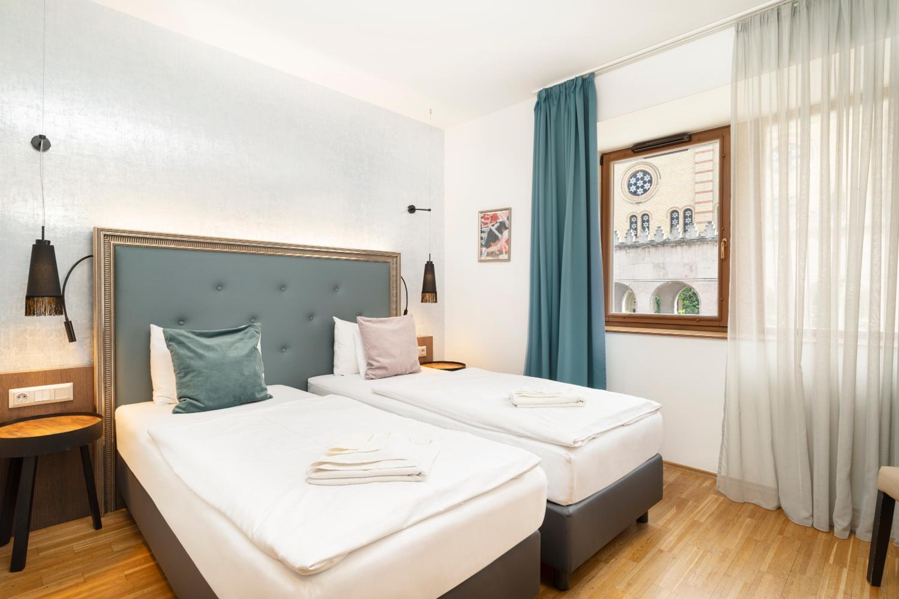 Deluxe Double or Twin Room with Synagogue View - Photo 8
