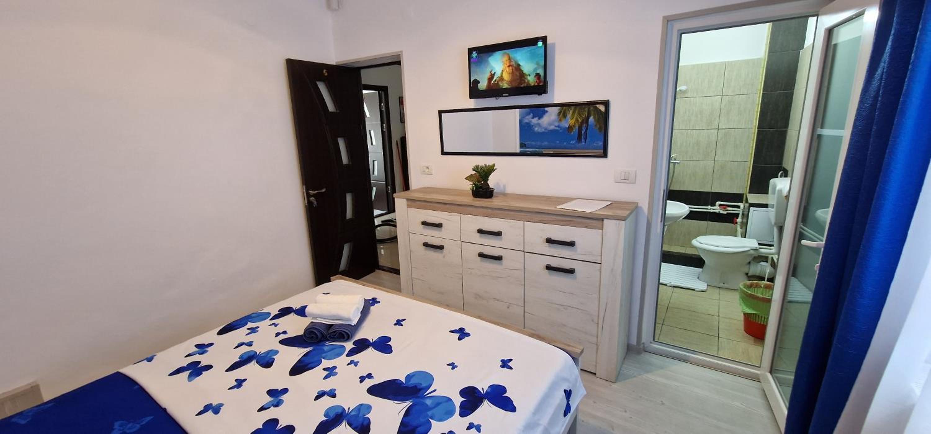 Double Room with Private Bathroom - Photo 7