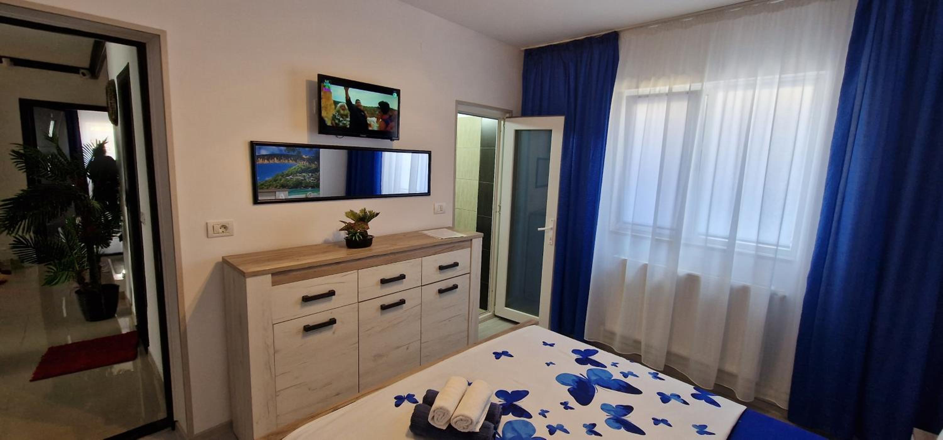 Double Room with Private Bathroom - Photo 2