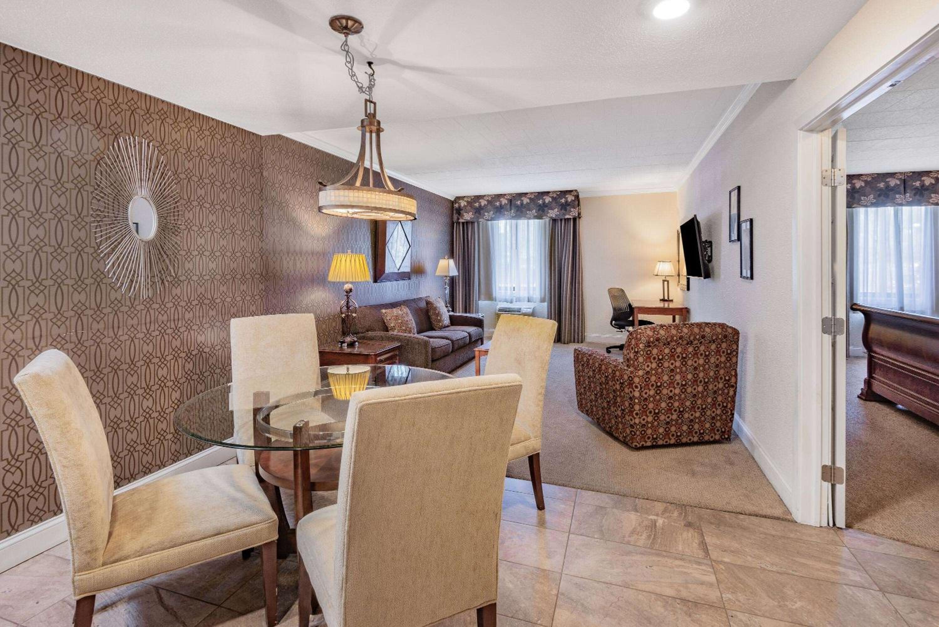 One-Bedroom King Suite - Non-Smoking photo 1