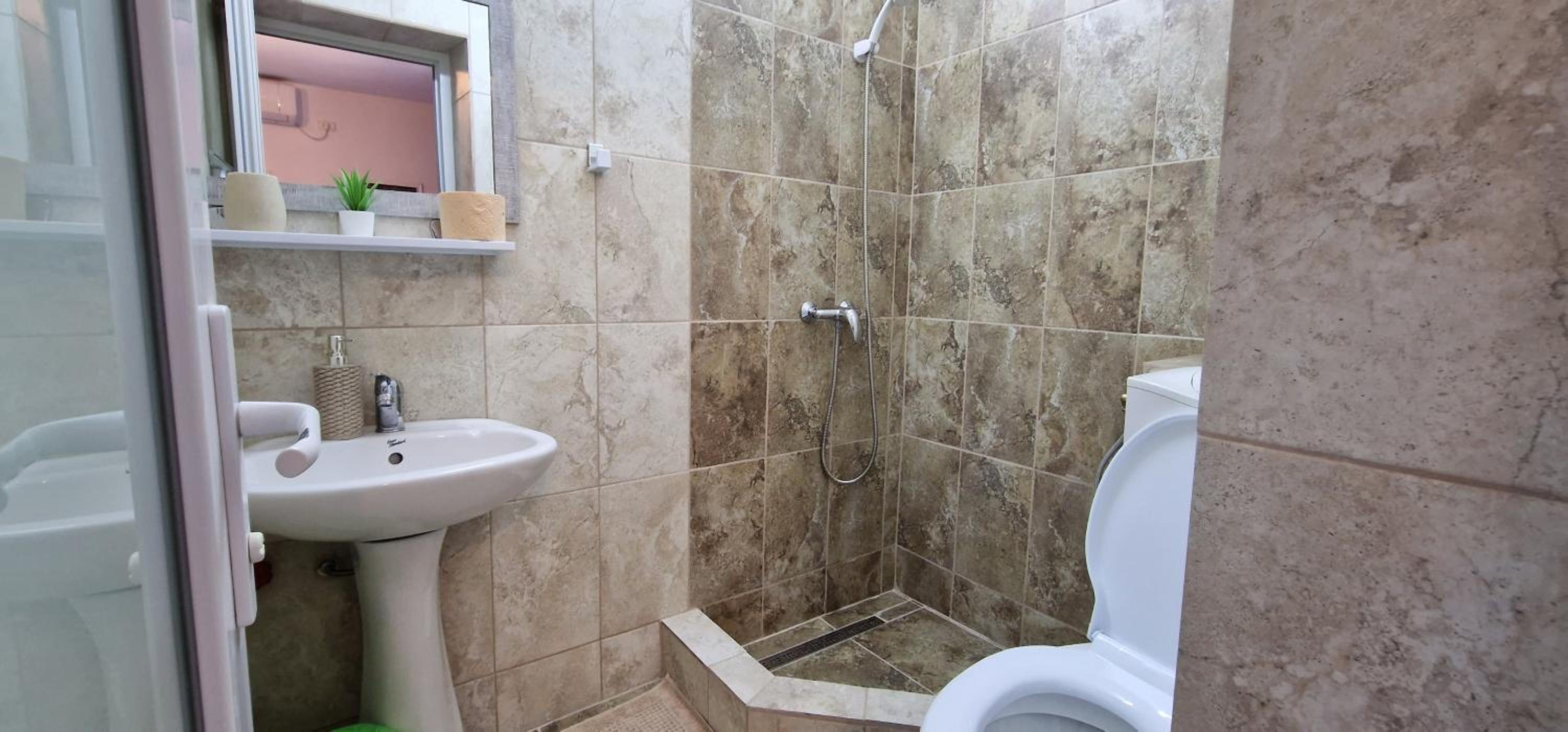 Triple Room with Private Bathroom - Photo 4