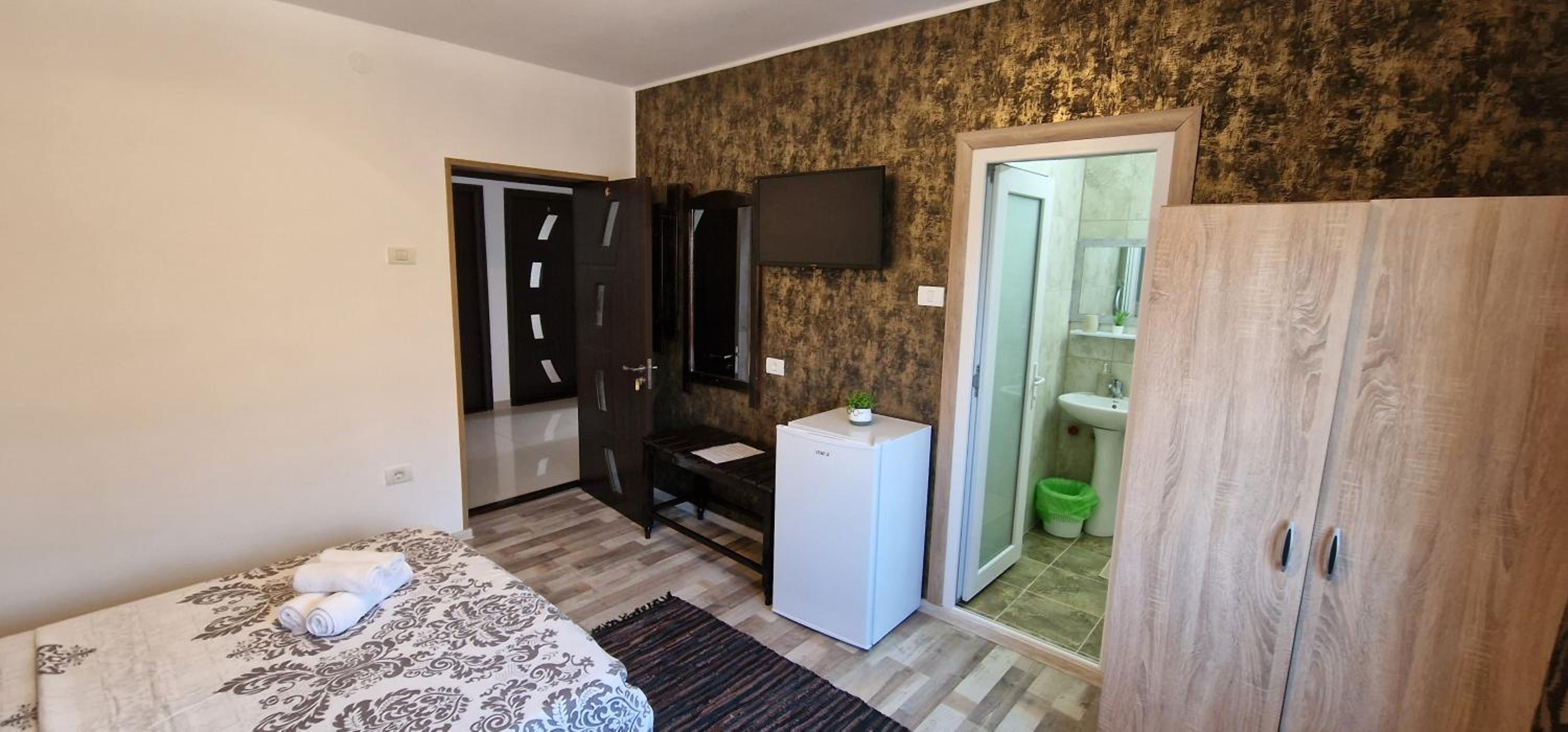 Triple Room with Private Bathroom - Photo 5