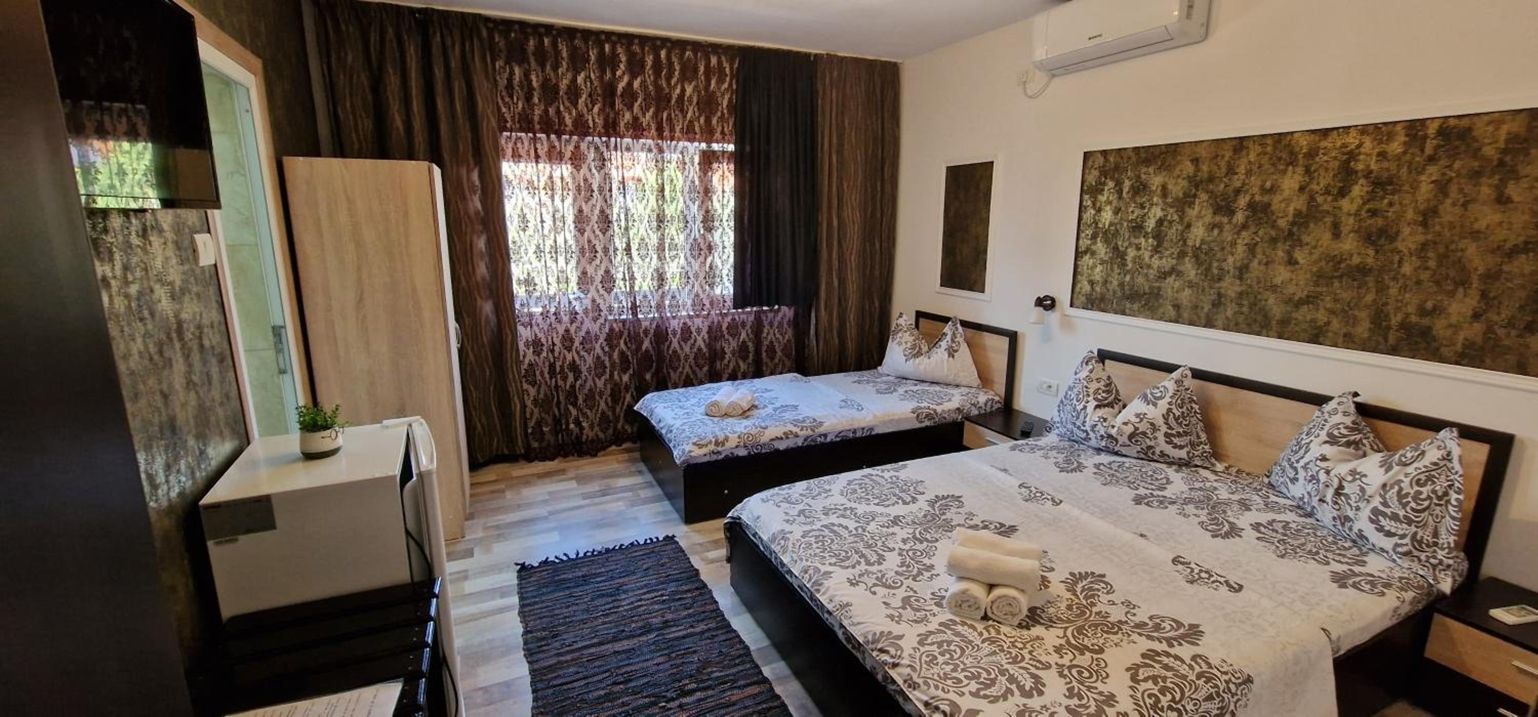 Triple Room with Private Bathroom - Photo 1