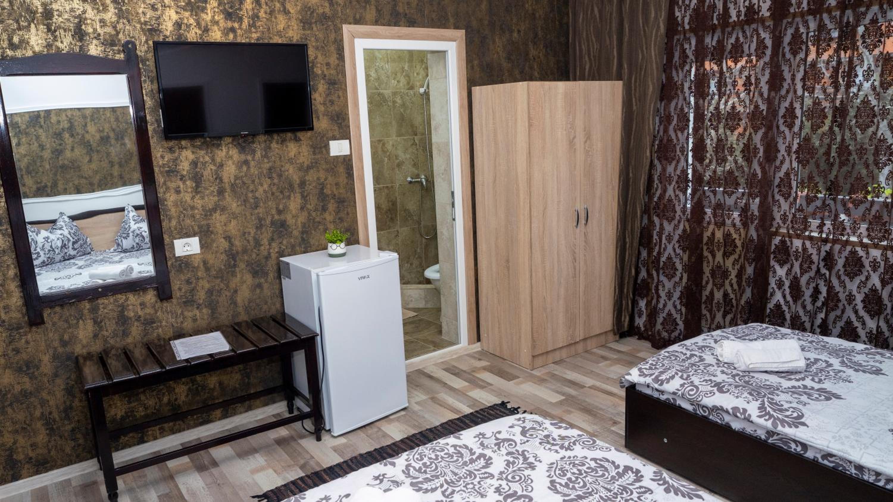 Triple Room with Private Bathroom - Photo 6