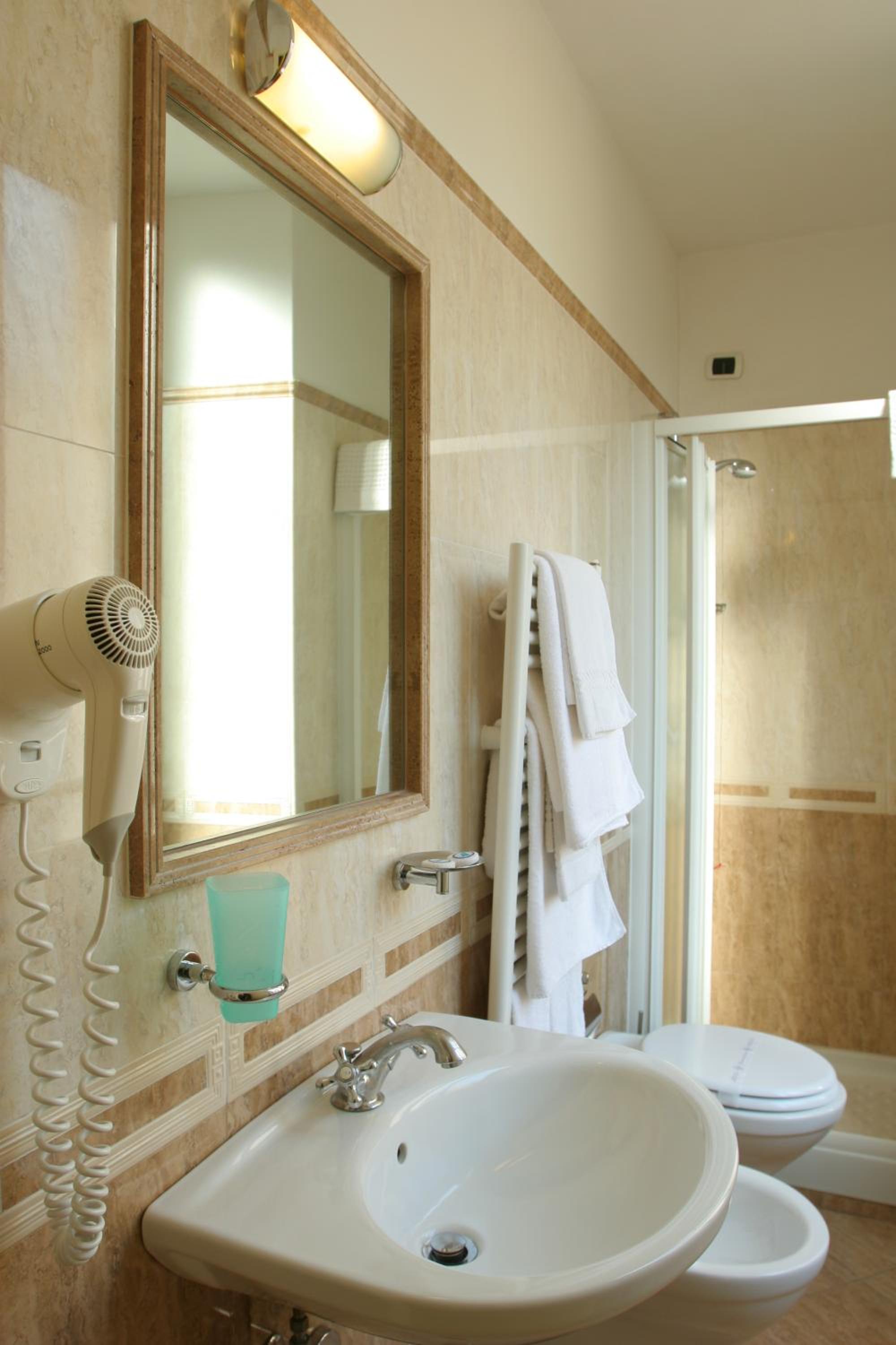Double or Twin Room photo 2
