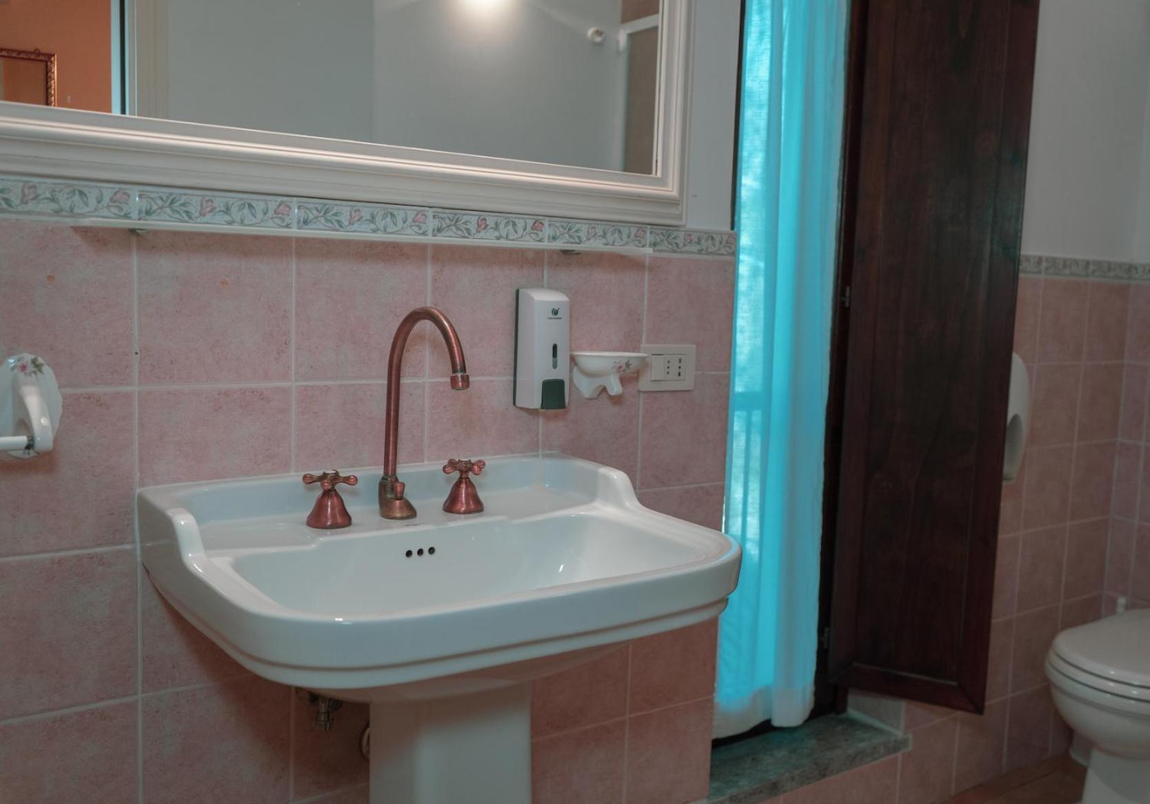 One-Bedroom Apartment (2 Adults) photo 3