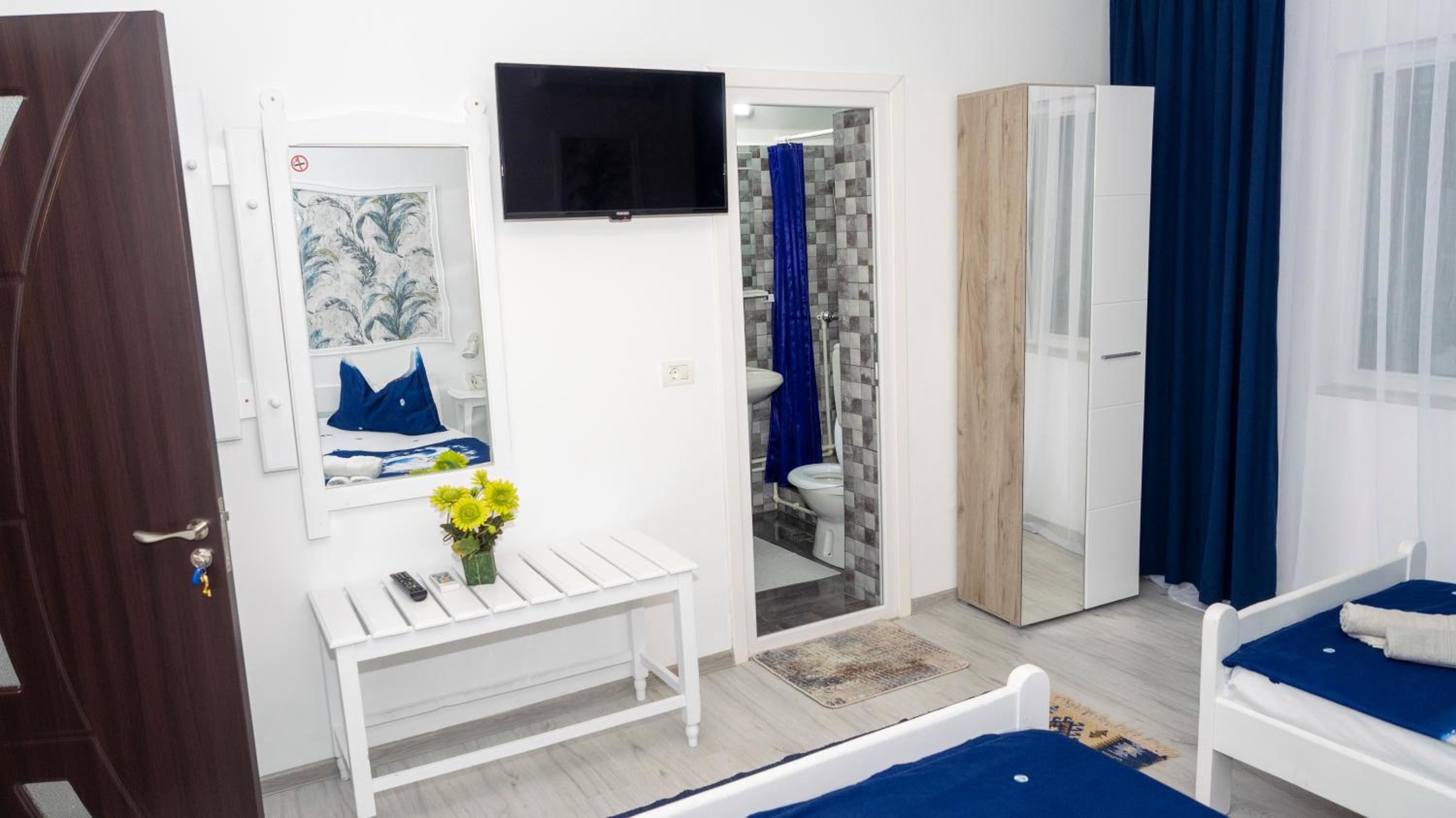 Triple Room with Shower - Photo 1