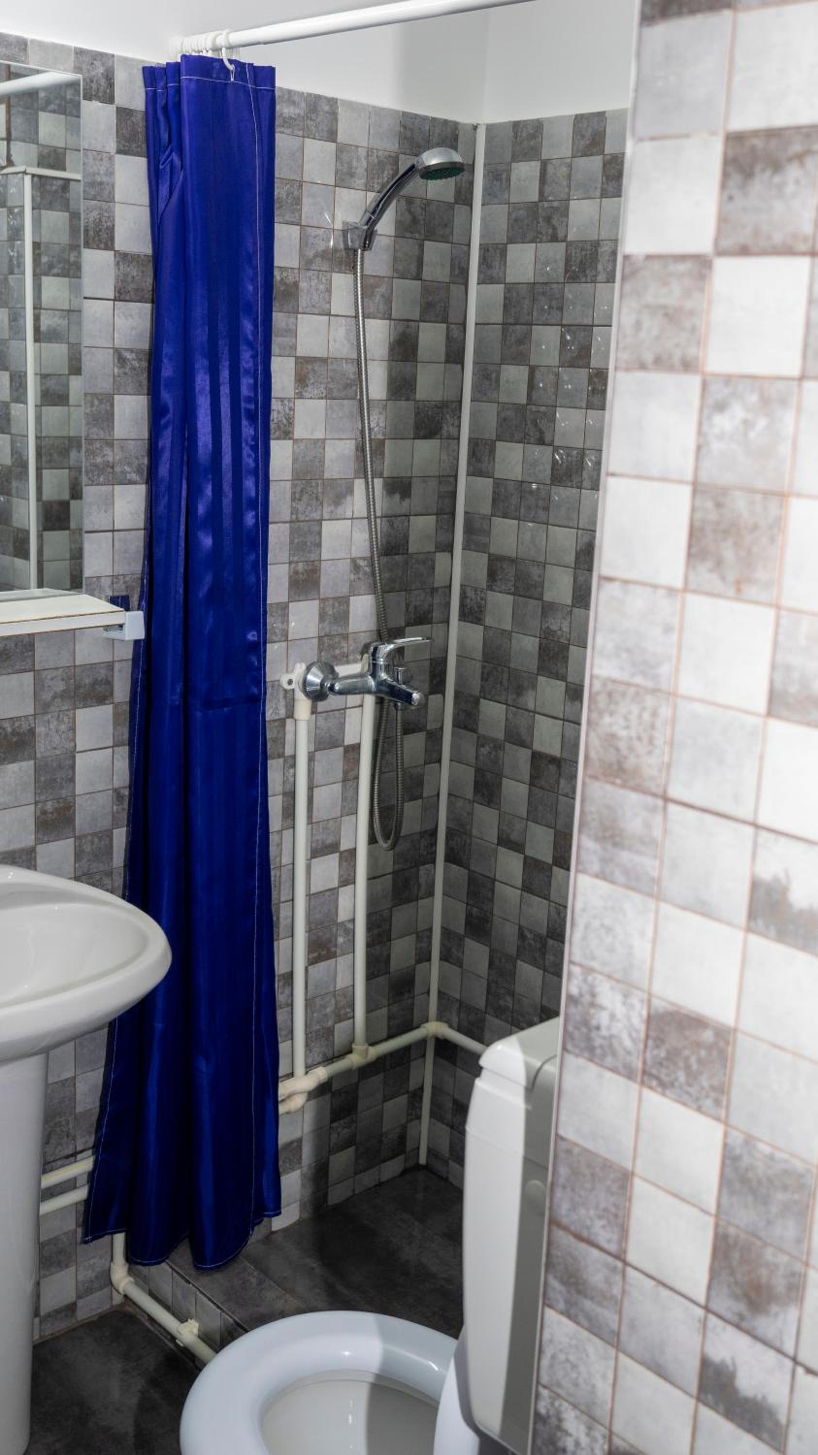 Triple Room with Shower - Photo 7