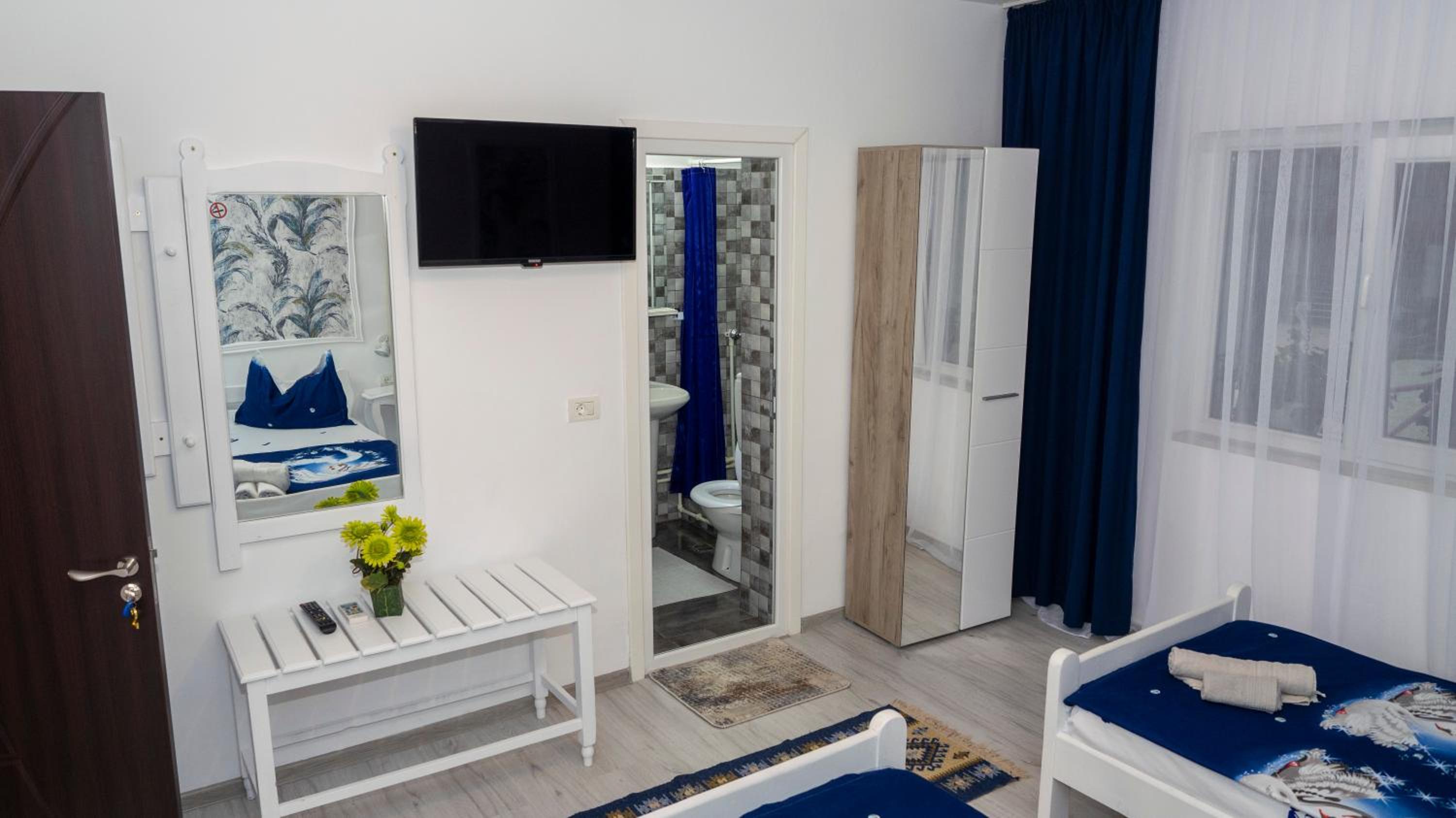 Triple Room with Shower - Photo 6