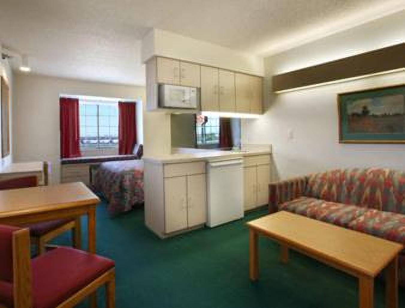 Queen Studio Suite - Non-Smoking photo 1