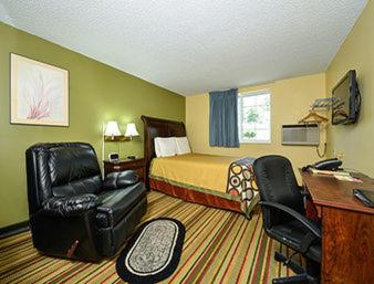 King Room - Non-Smoking - Photo 1