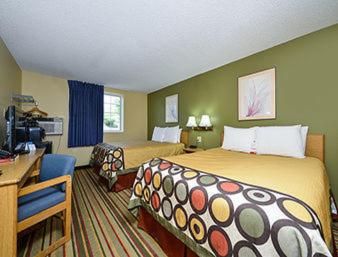 Queen Room with Two Queen Beds - Non-Smoking - Photo 1