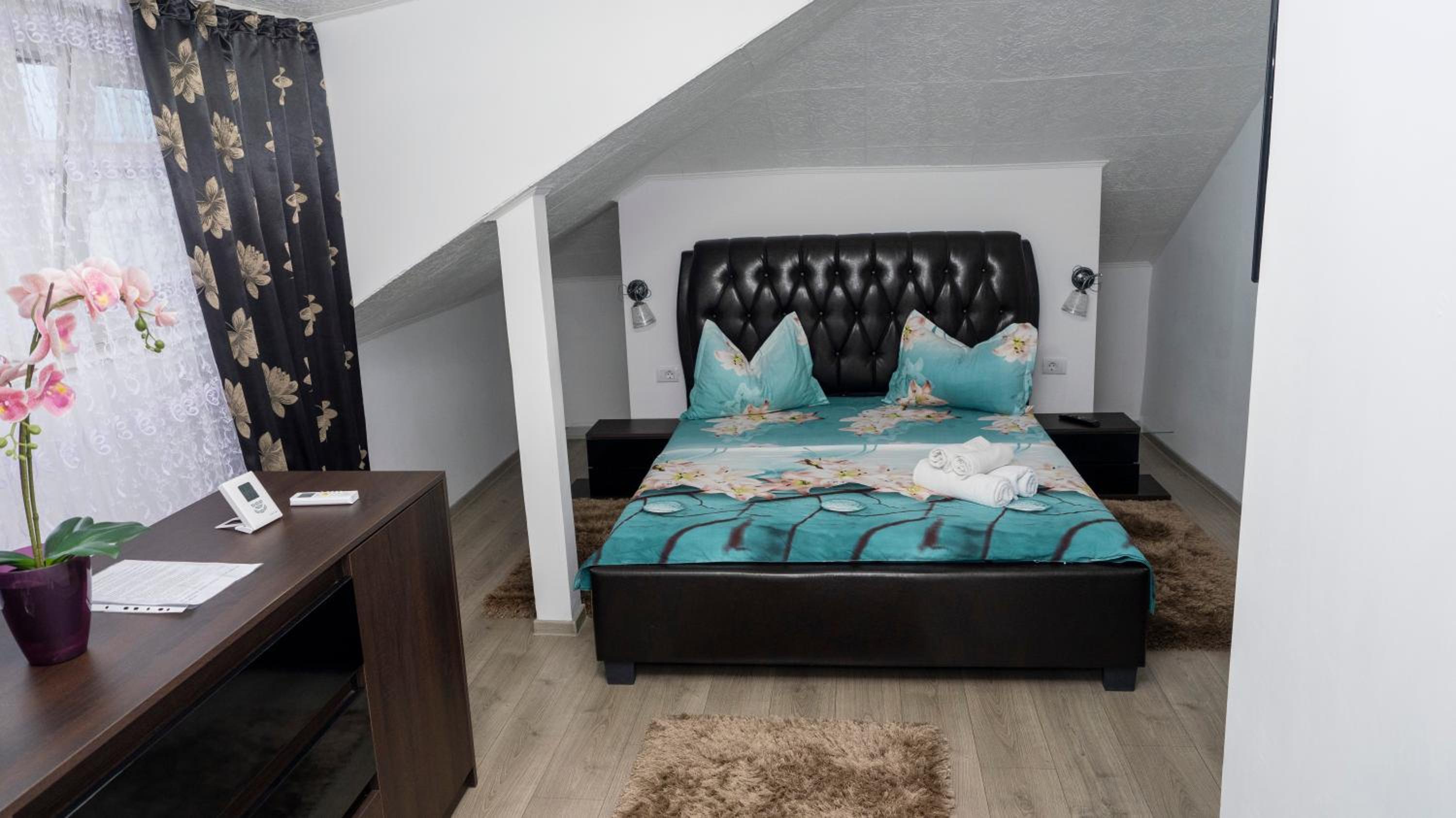 Standard Double Room - Photo 1