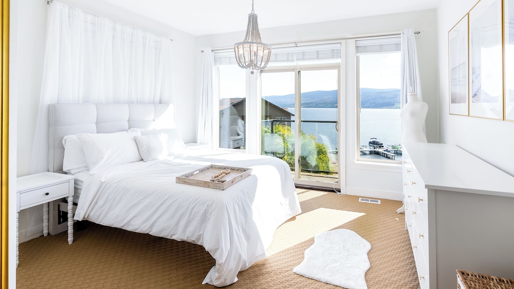 Deluxe Condo, Balcony, Lake View photo 1