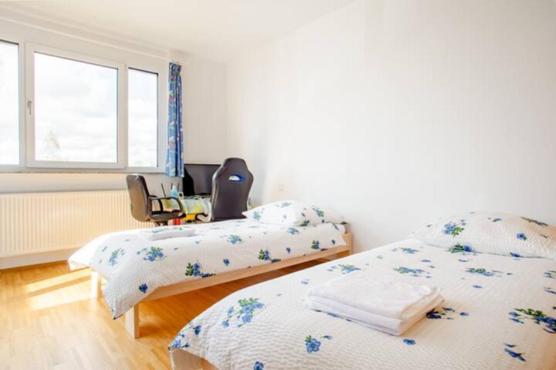 Standard Twin Room with Shared Bathroom photo 1