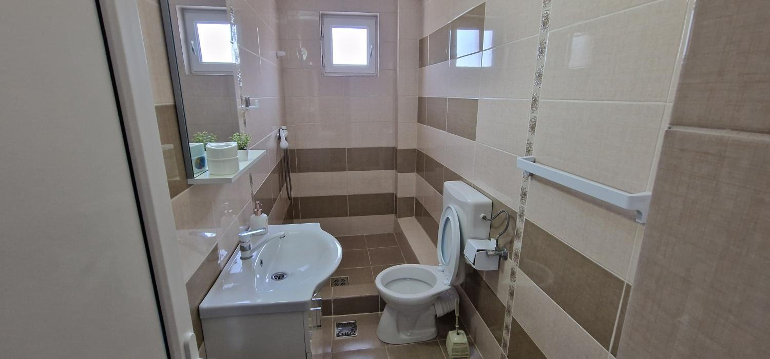 Economy Quadruple Room - Photo 2