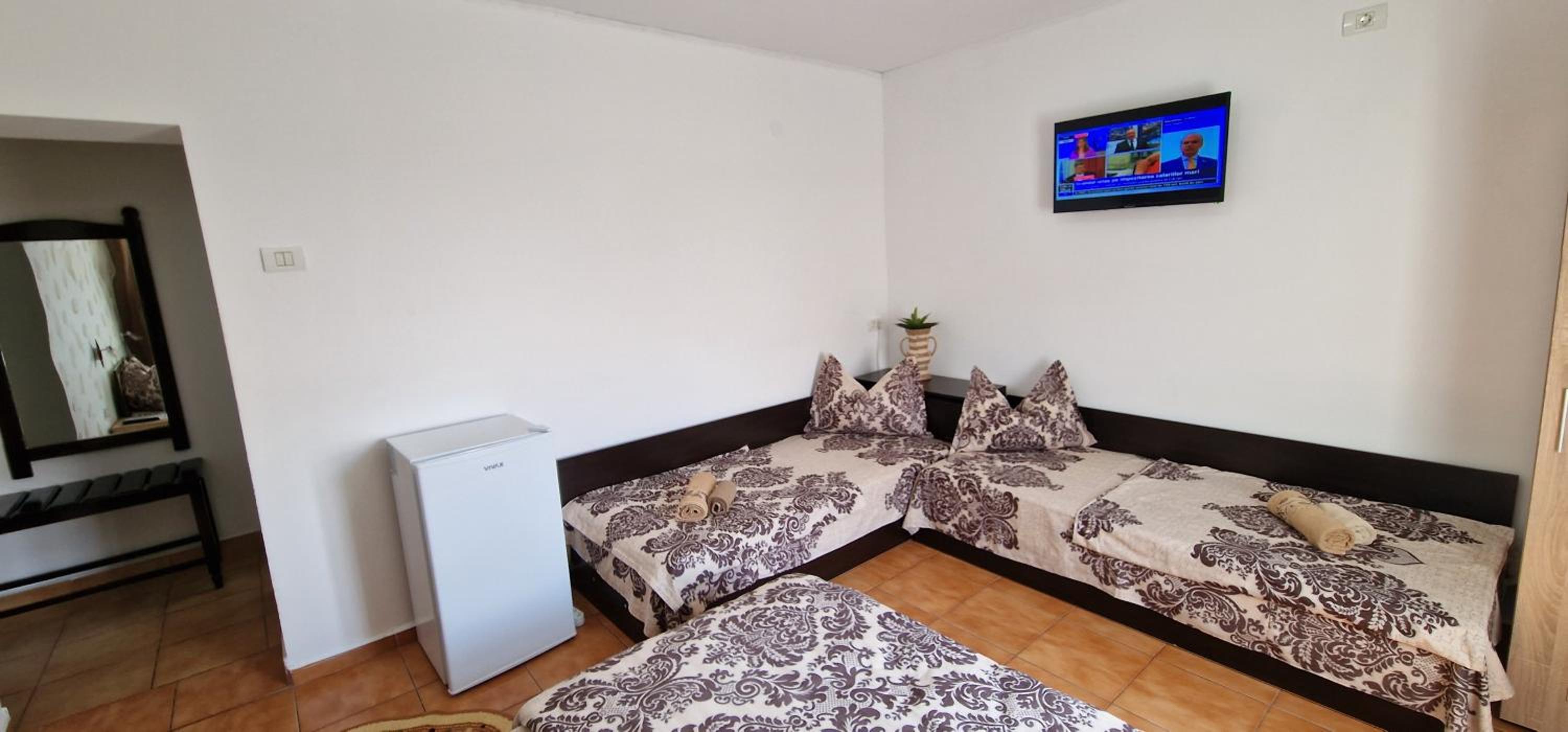 Economy Quadruple Room - Photo 1