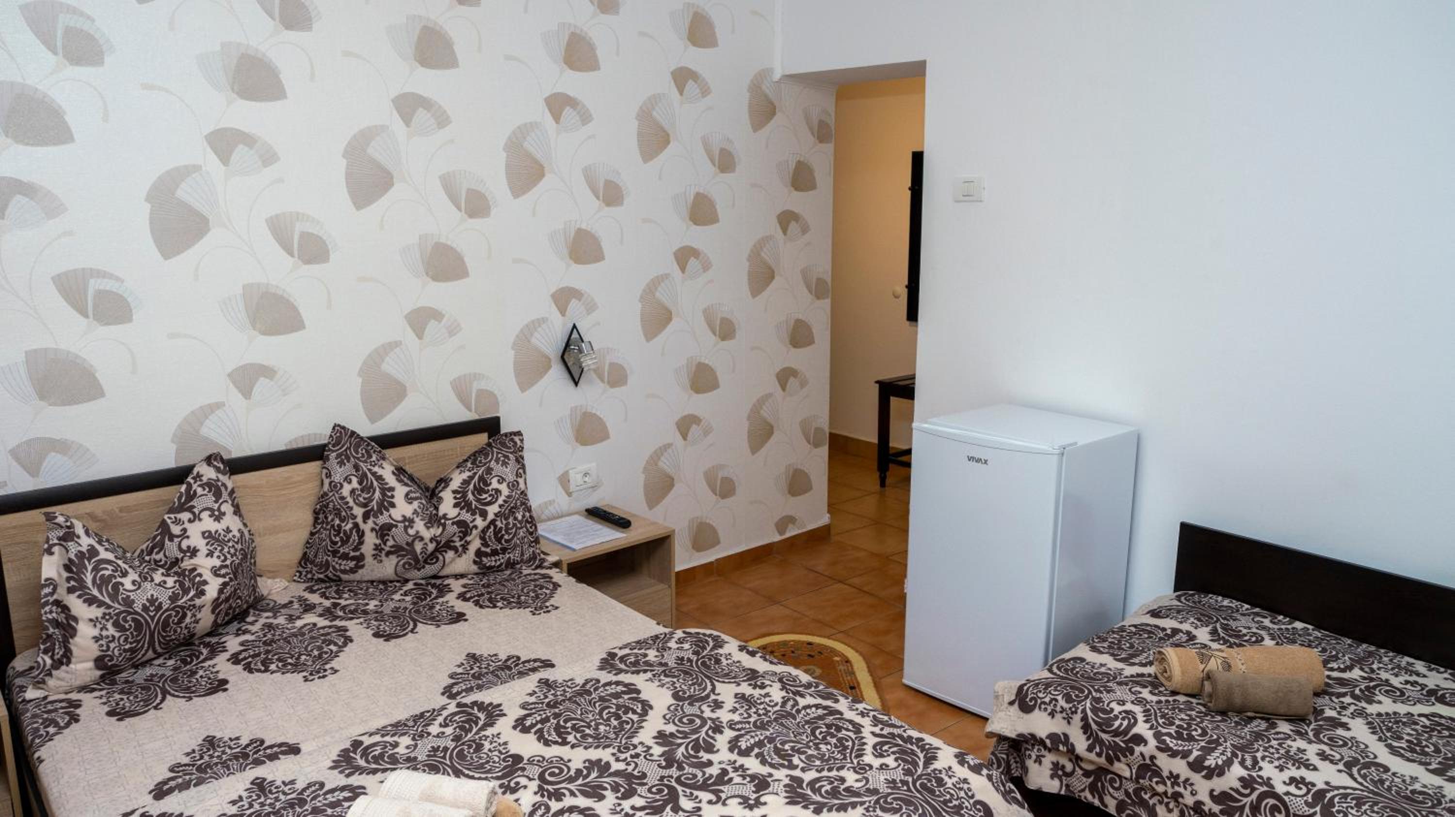 Economy Quadruple Room - Photo 3