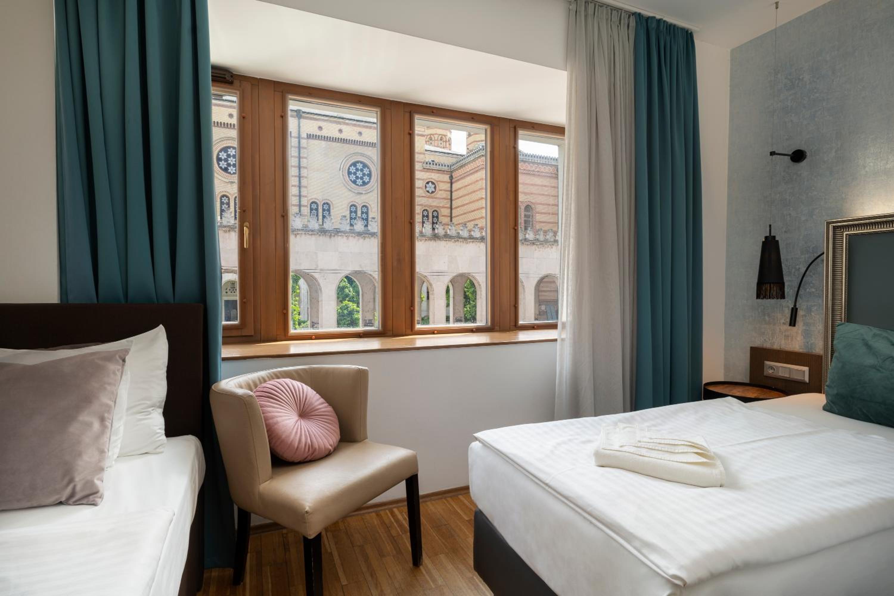 Deluxe Triple Room - Photo 1