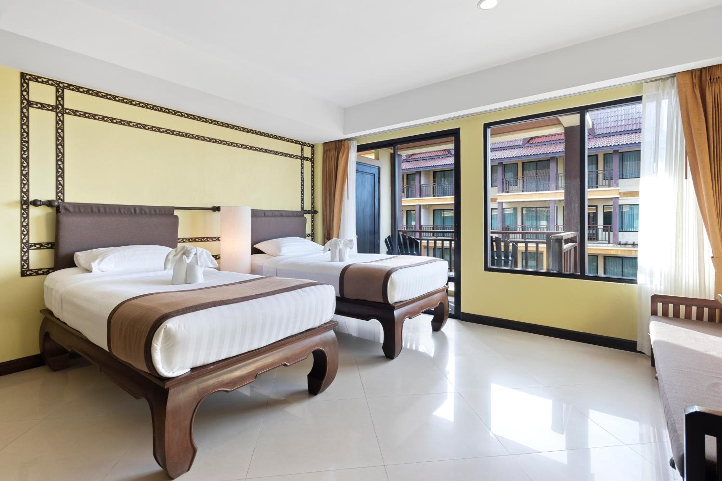 Deluxe Double or Twin Room with Pool View - Photo 7