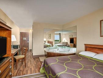 Deluxe King Suite - Photo 4