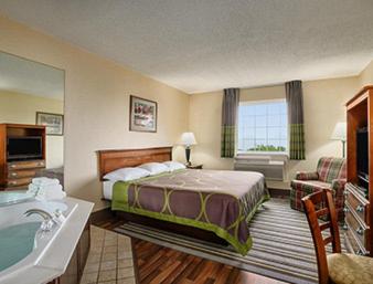 Deluxe King Suite - Photo 3