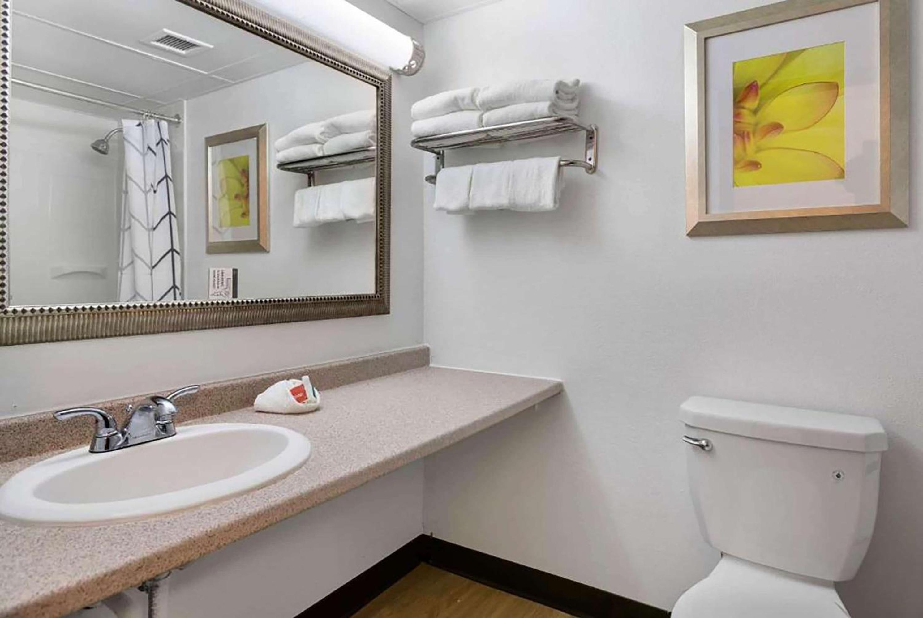 Double Room with Two Double Beds - Non-Smoking - Photo 7