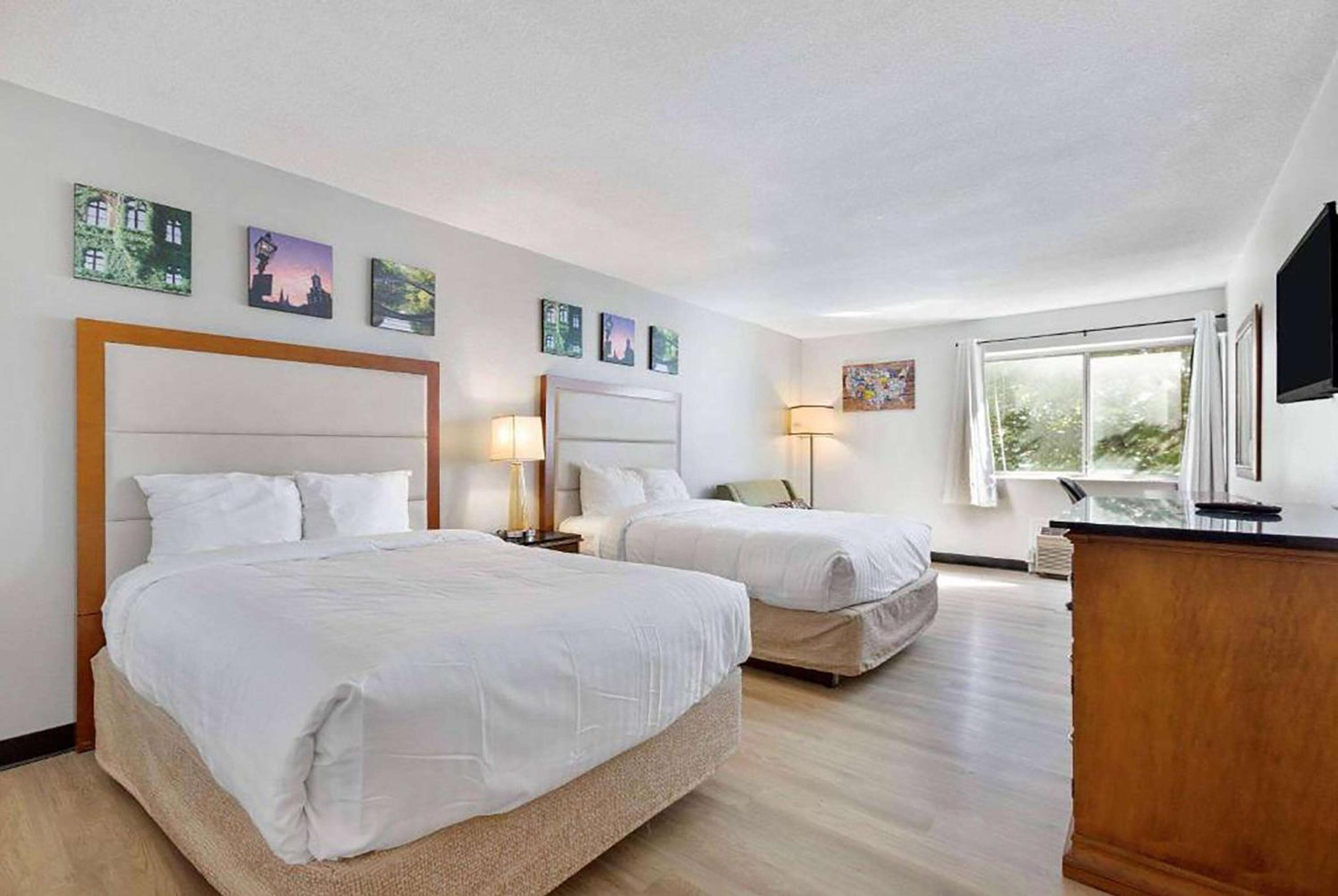 Double Room with Two Double Beds - Non-Smoking - Photo 4