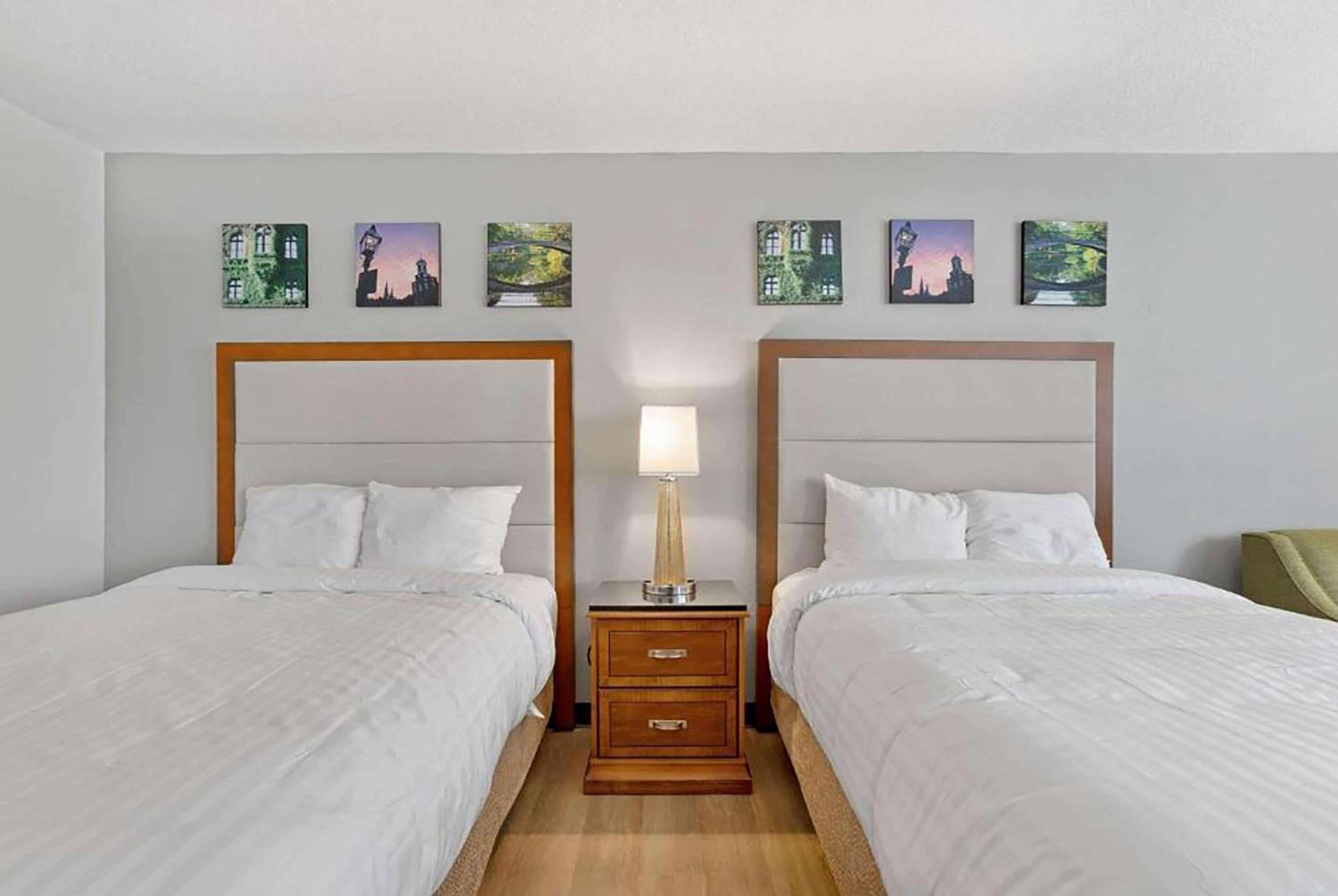 Double Room with Two Double Beds - Non-Smoking - Photo 9