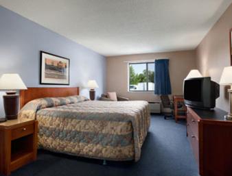 King Room - Non-Smoking - Photo 3