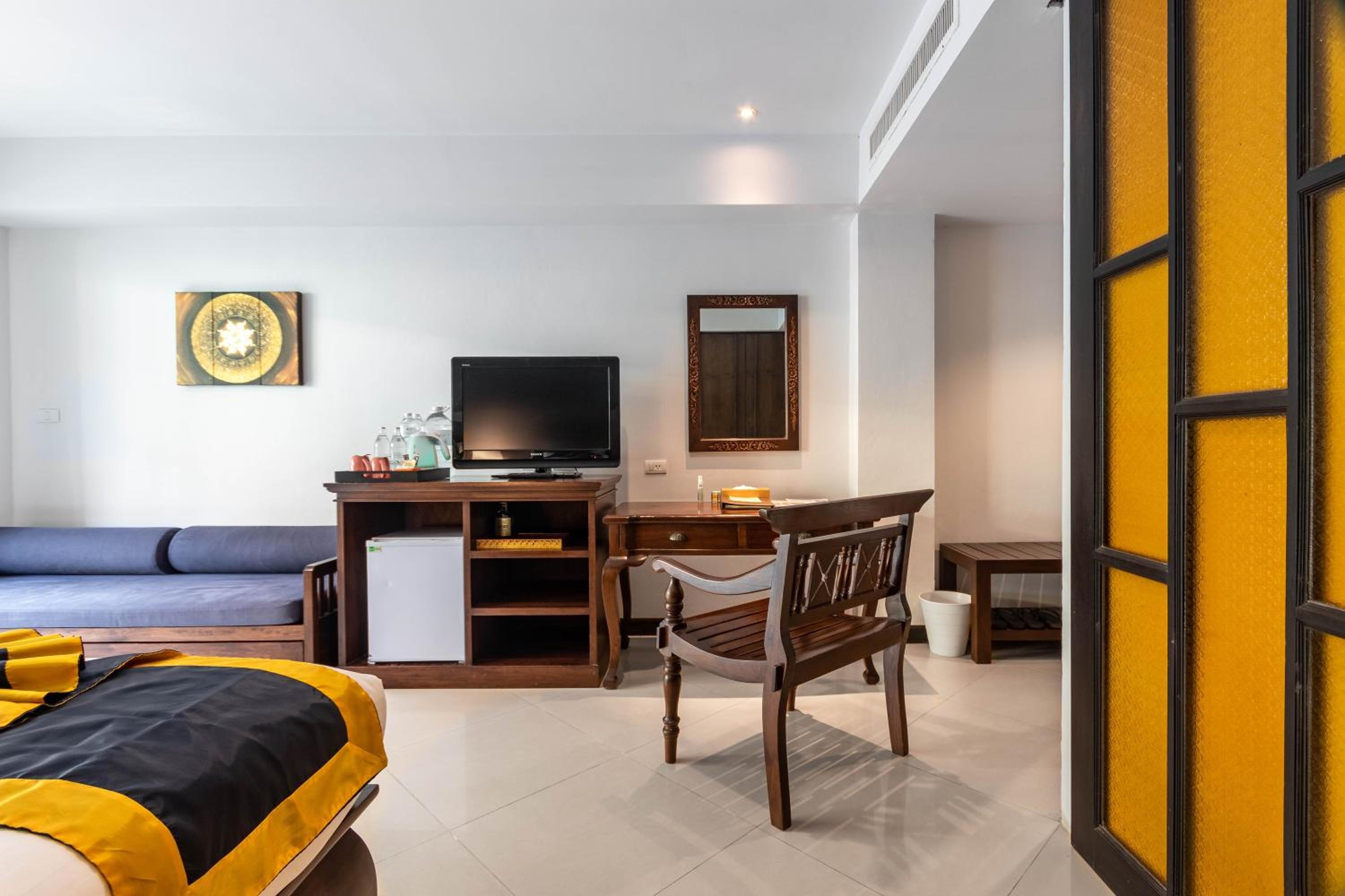 Deluxe Double or Twin Room with Pool Access - Photo 11