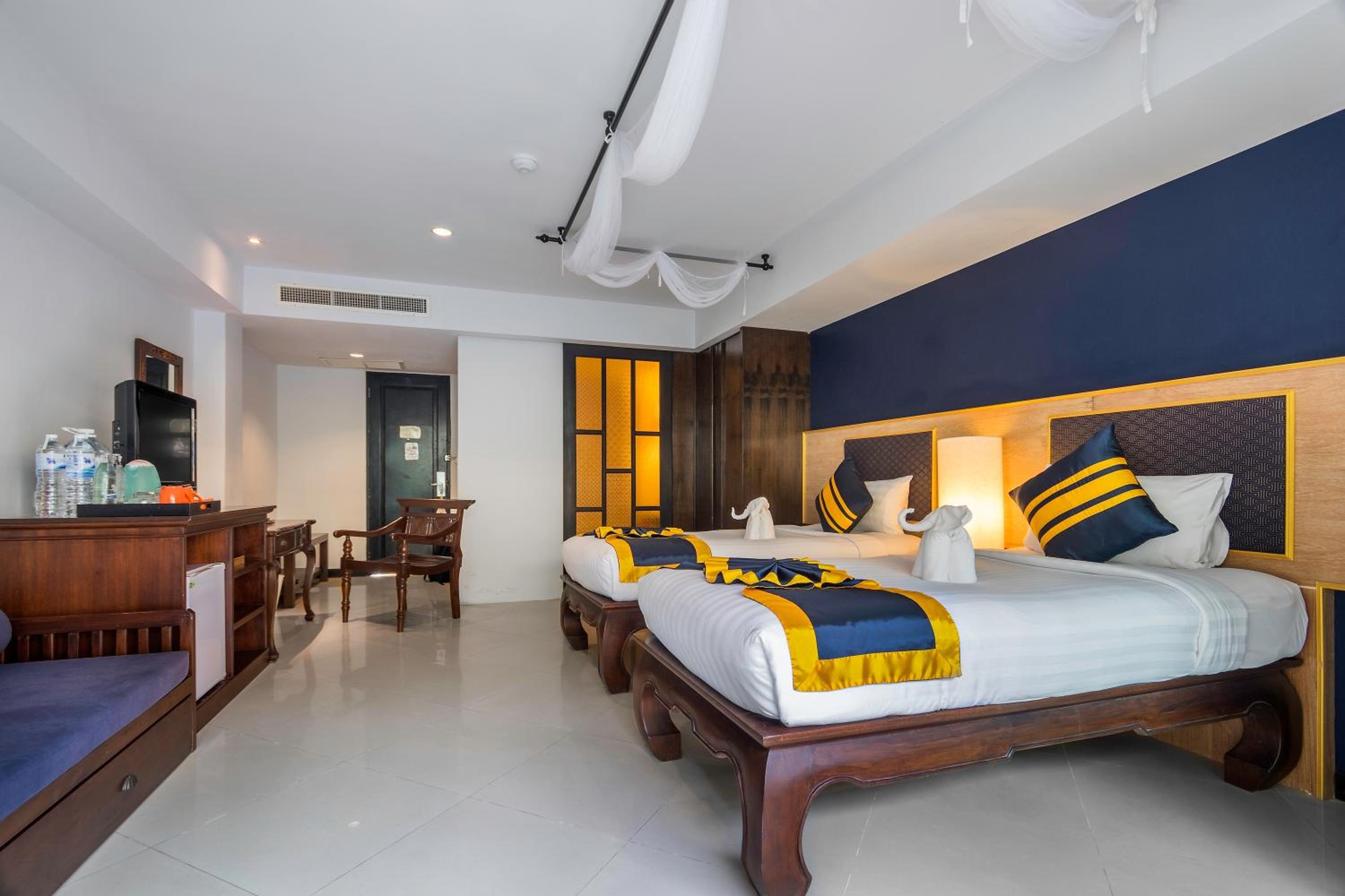 Deluxe Double or Twin Room with Pool Access - Photo 10