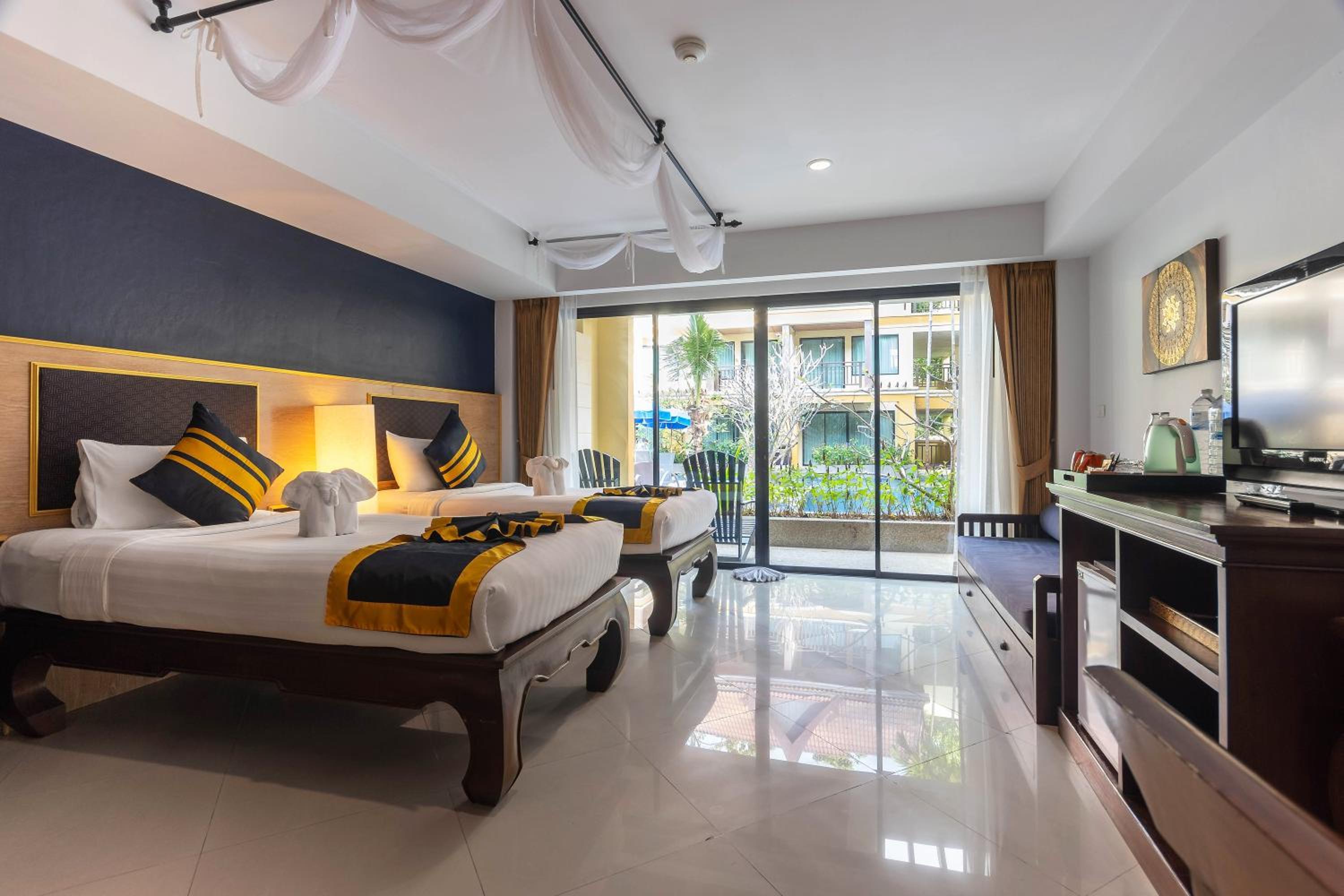 Deluxe Double or Twin Room with Pool Access - Photo 2