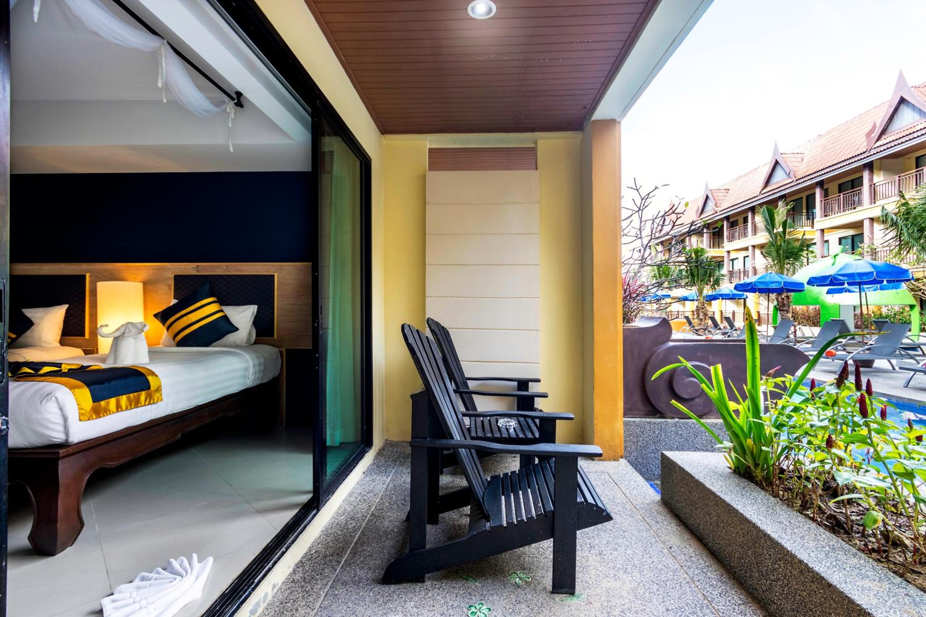Deluxe Double or Twin Room with Pool Access - Photo 9
