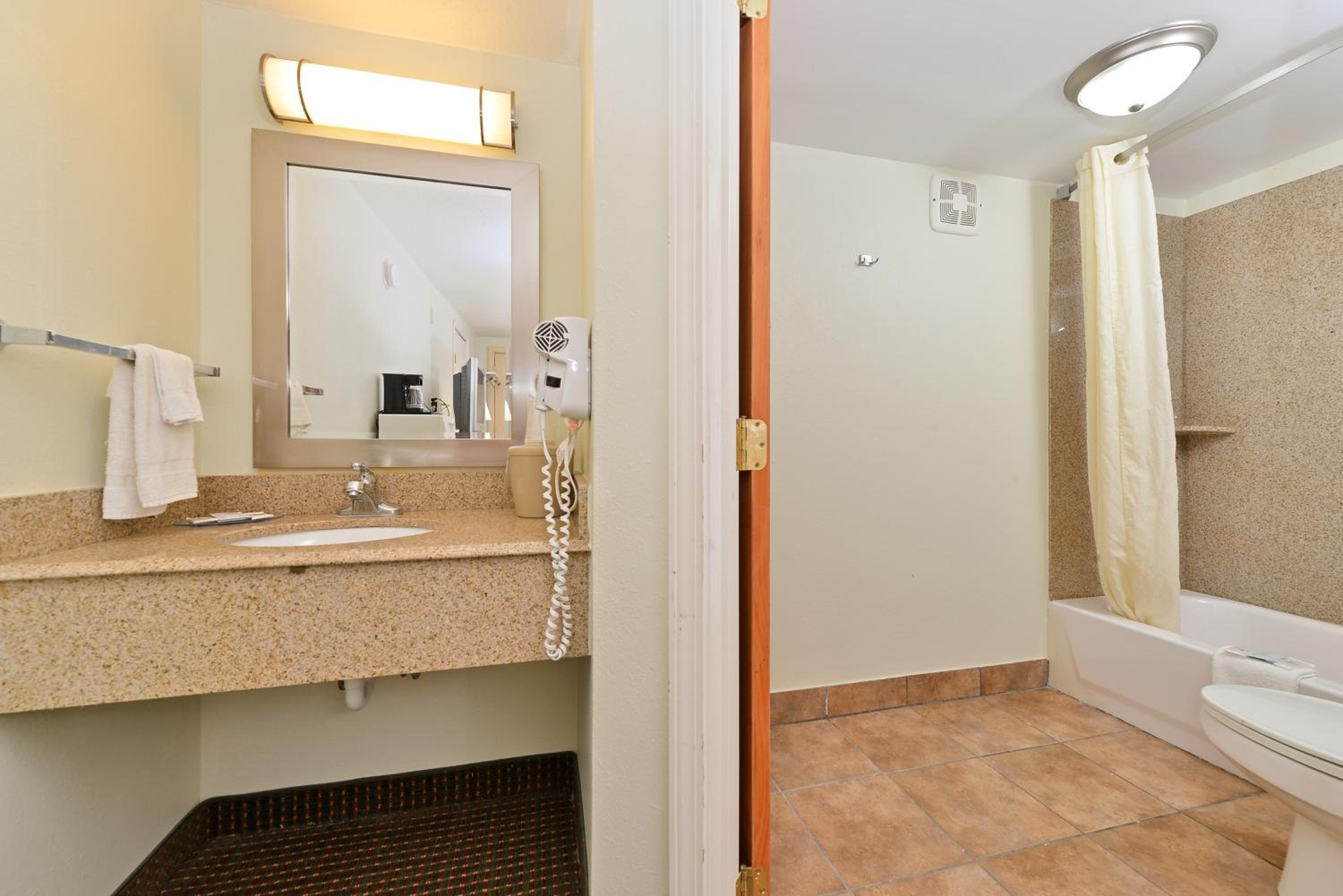 Double Room with Two Double Beds - Photo 7