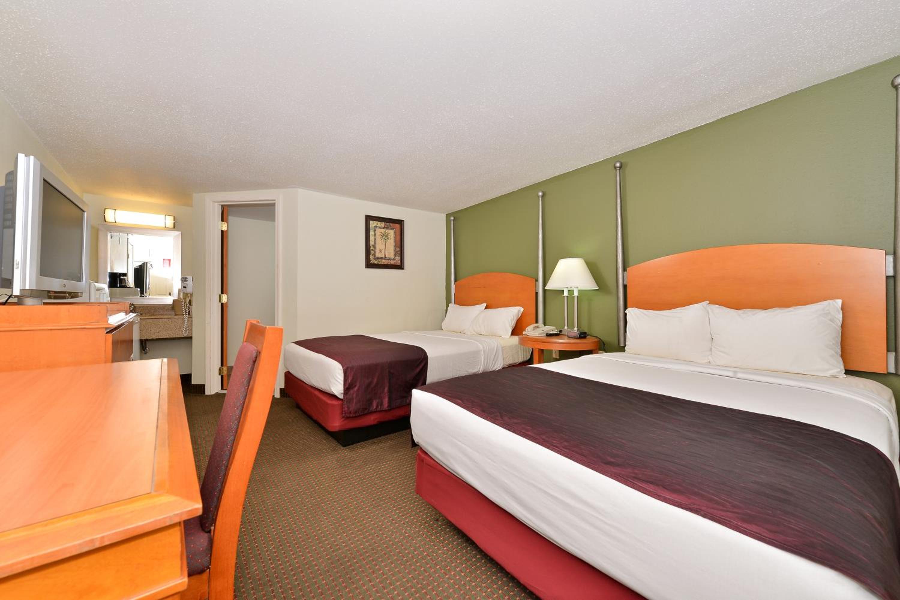 Double Room with Two Double Beds - Photo 2