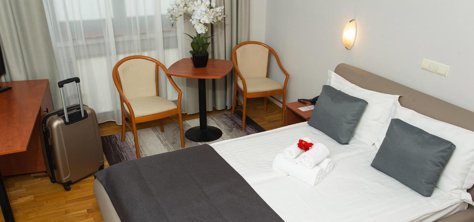 Double Room - Photo 4