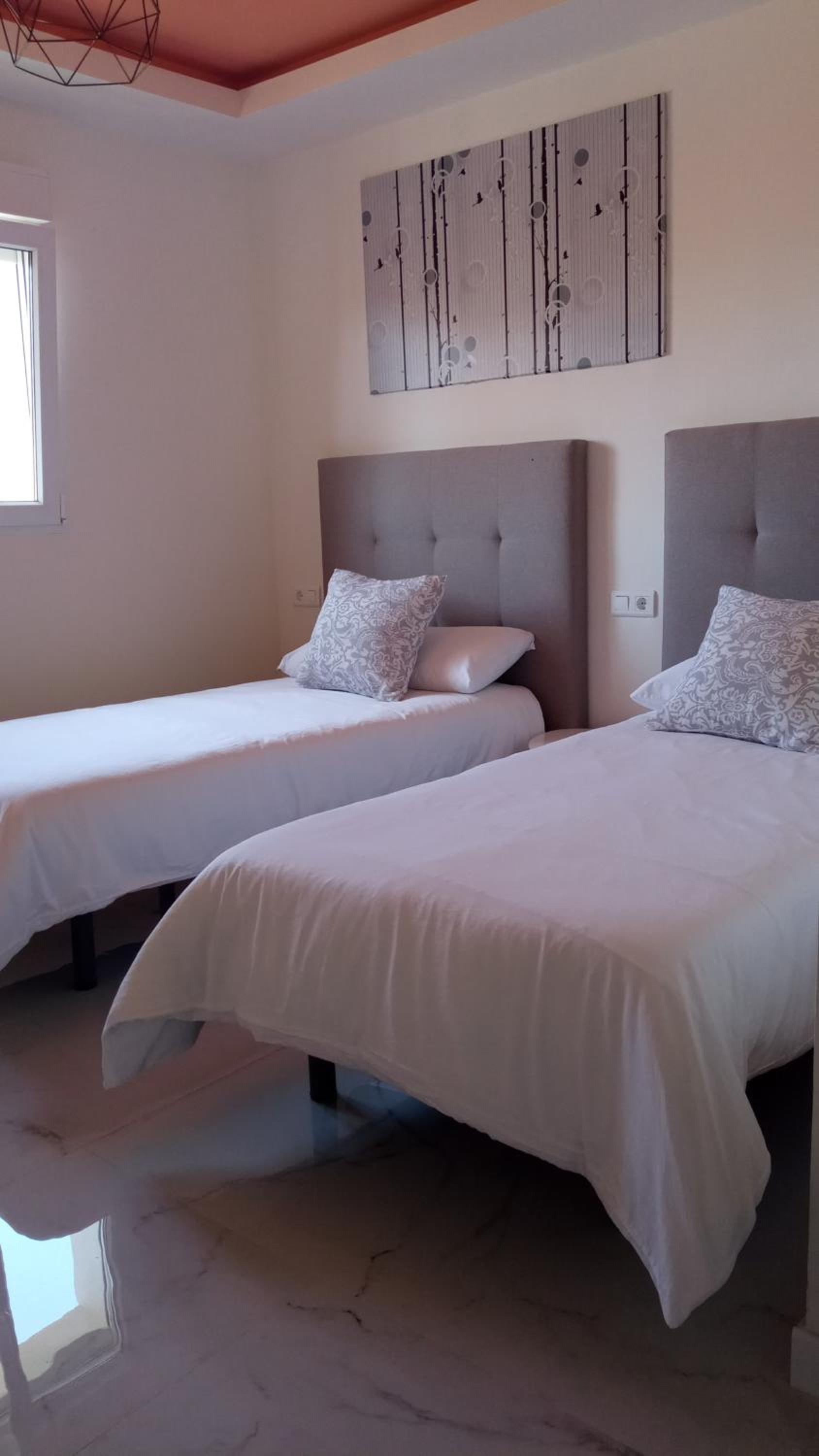 Twin Room - Photo 1