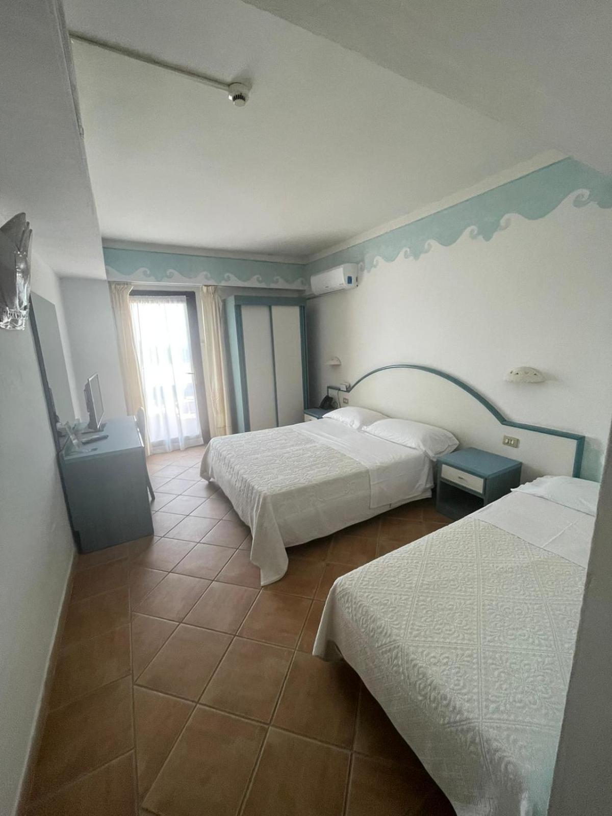 Junior Suite with Sea View - Photo 7