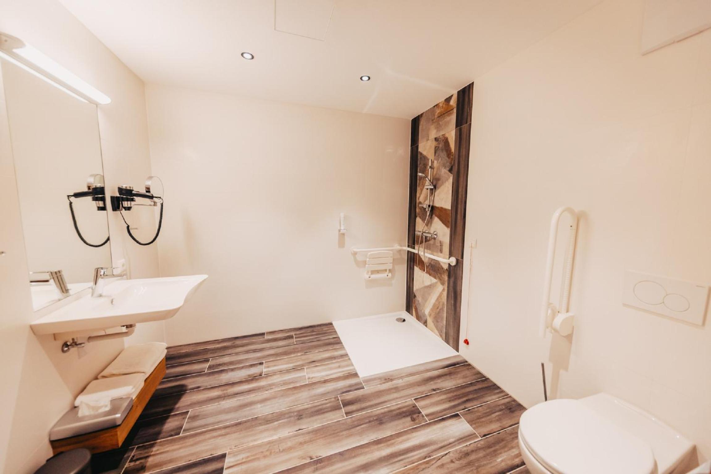 Double Room - Disability Access photo 3