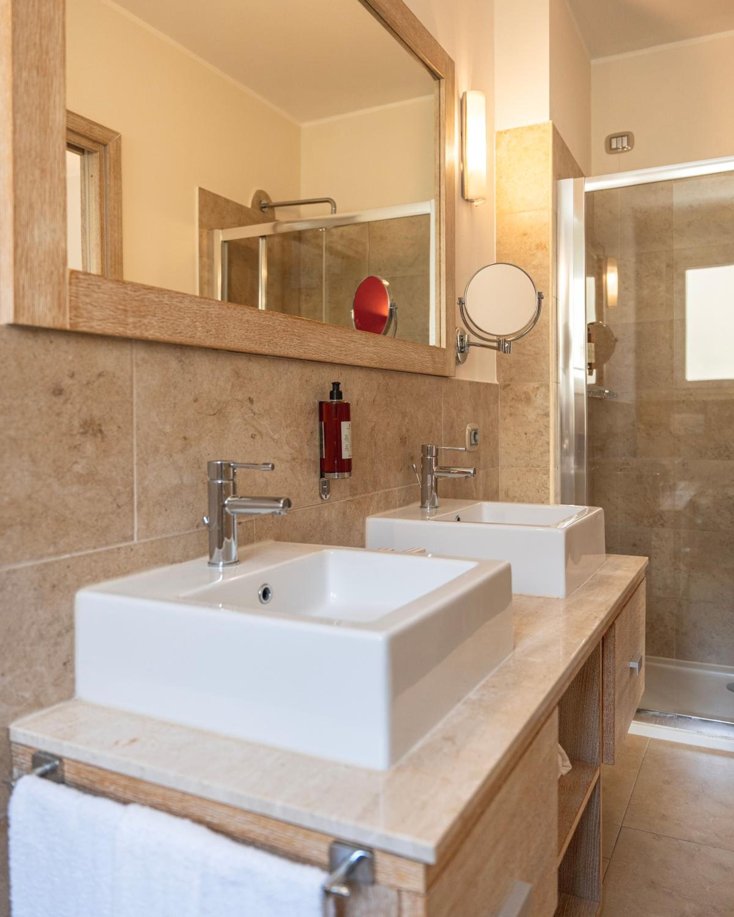 Double or Twin Room - Photo 16