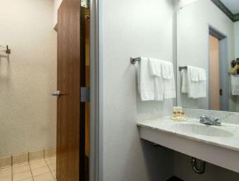 Queen Room - Non-Smoking - Photo 3