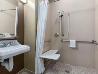 Queen Room - Disability Access- Non-Smoking - Photo 3