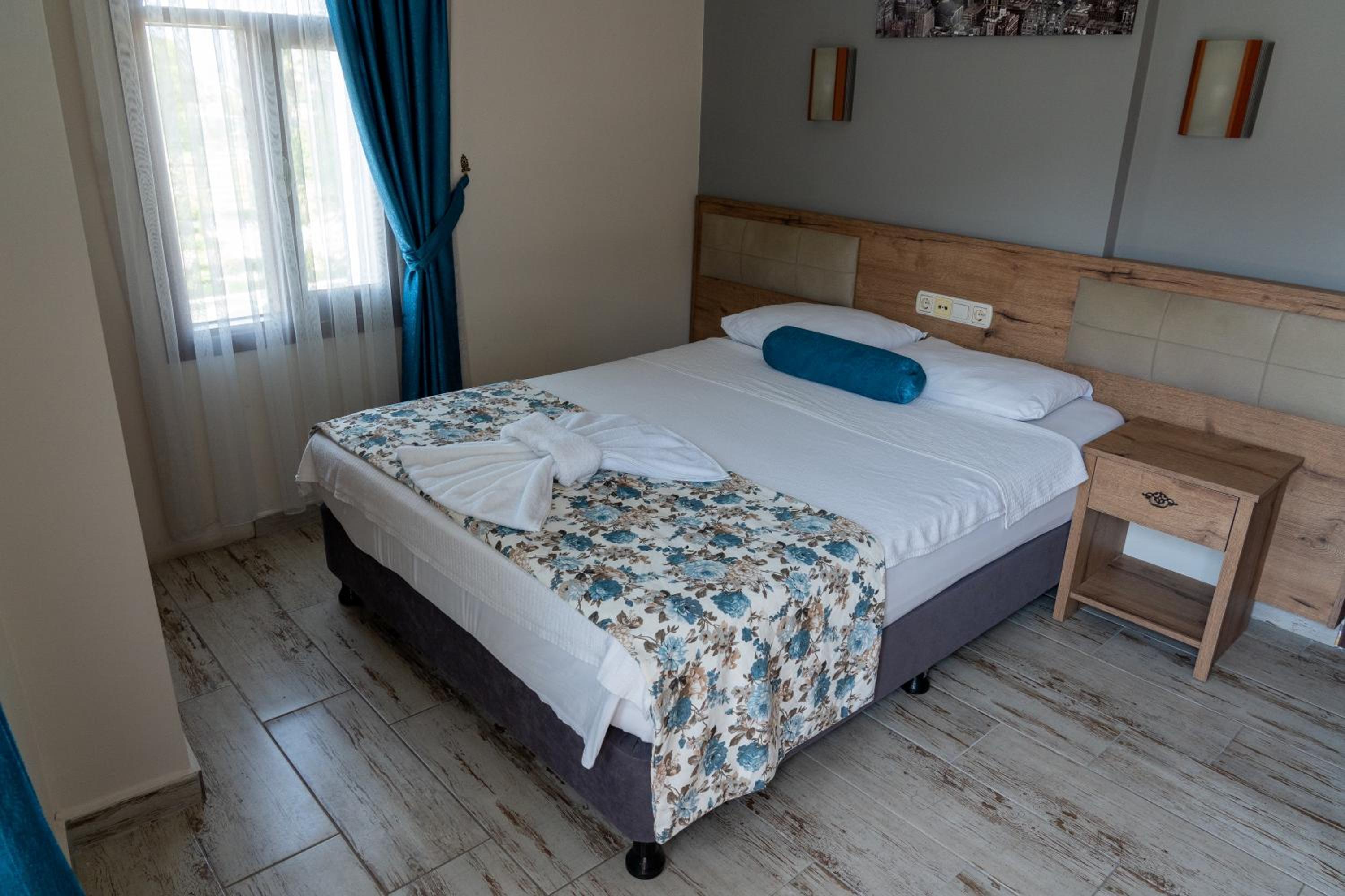 Standard Double or Twin Room - Photo 3