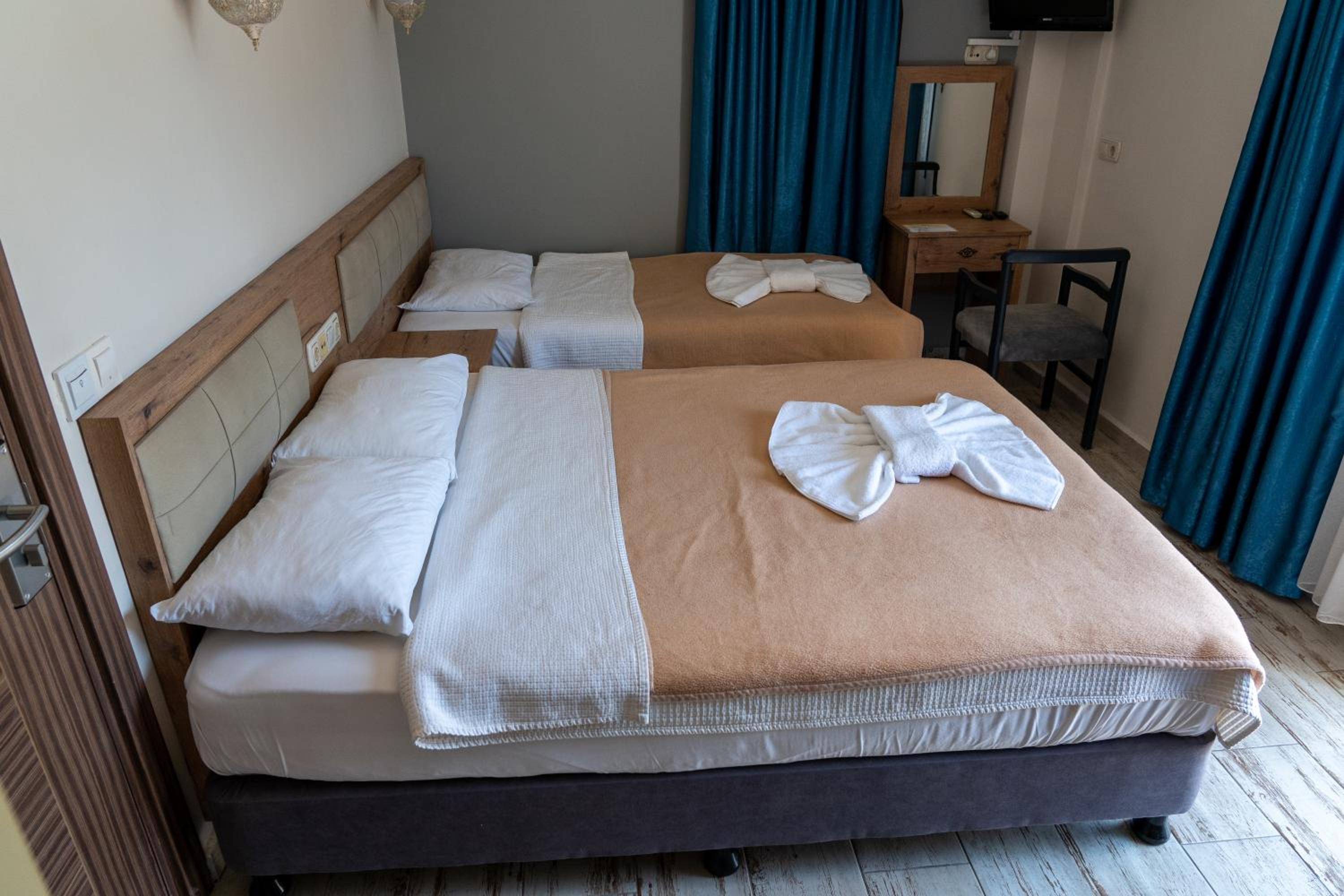 Standard Triple Room - Photo 6