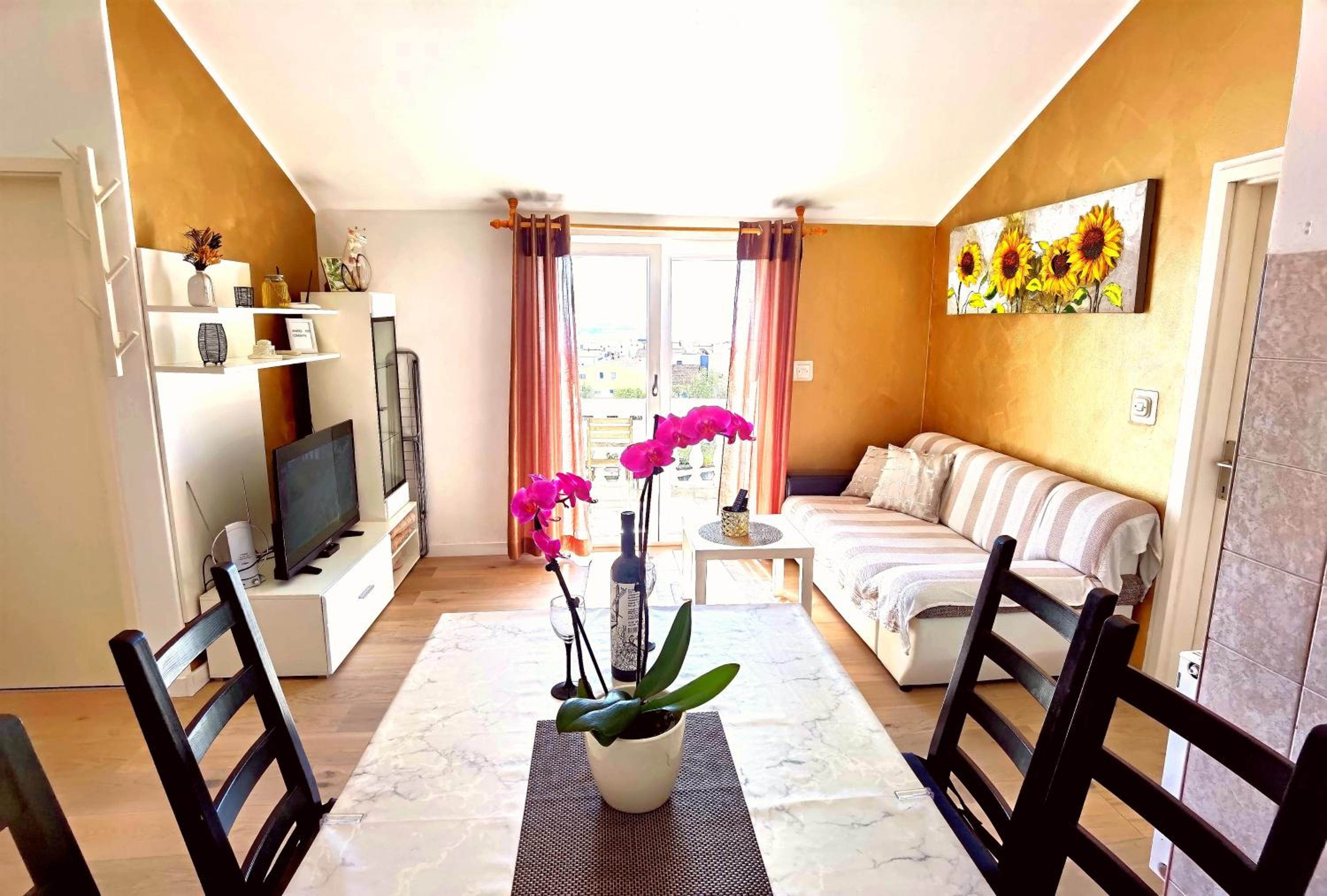 Two-Bedroom Apartment with Balcony and Sea View