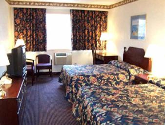 Double Room With Two Double Beds- Non-Smoking - Photo 1