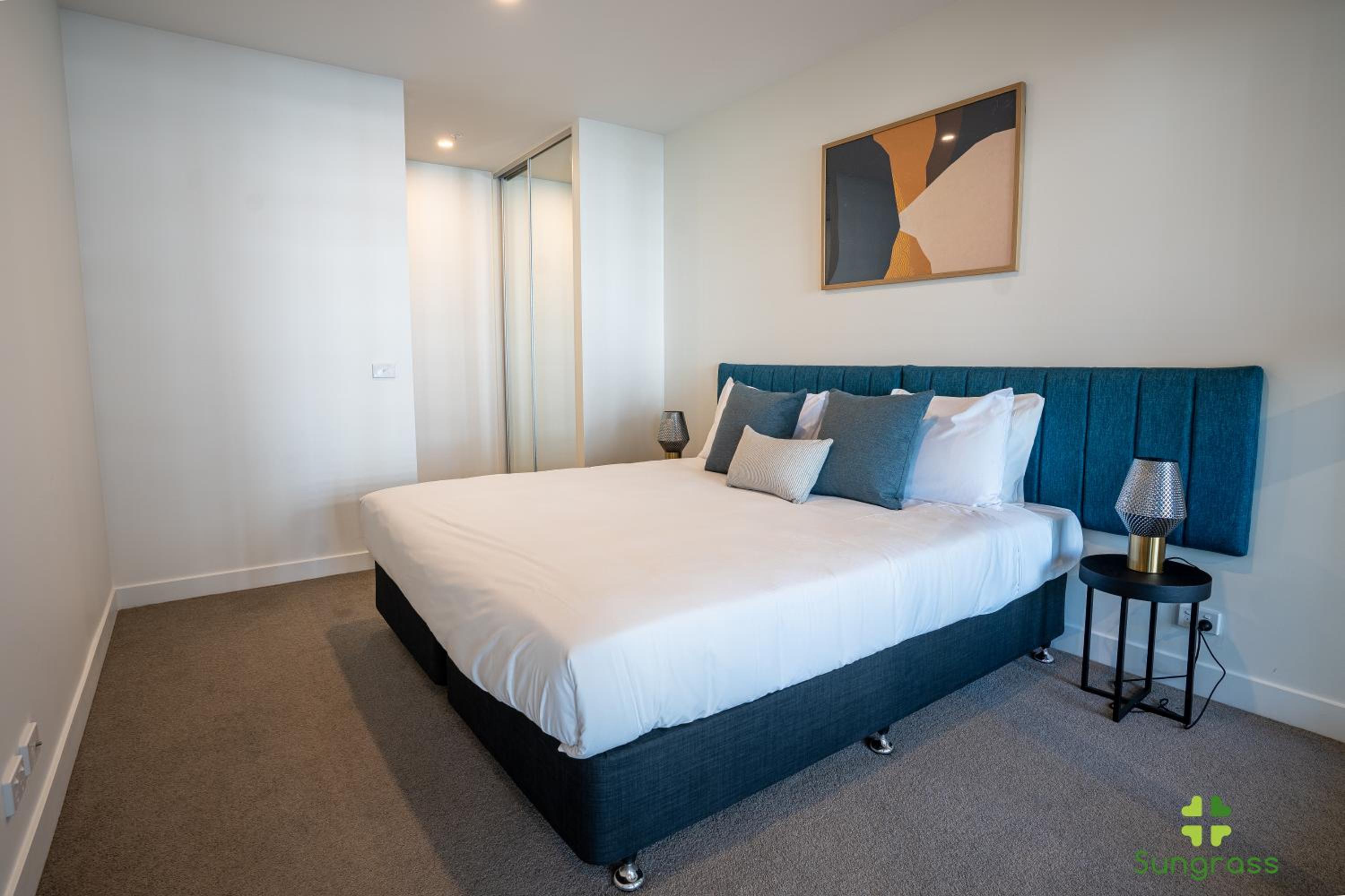 Deluxe One-Bedroom Apartment with Harbor View photo 2