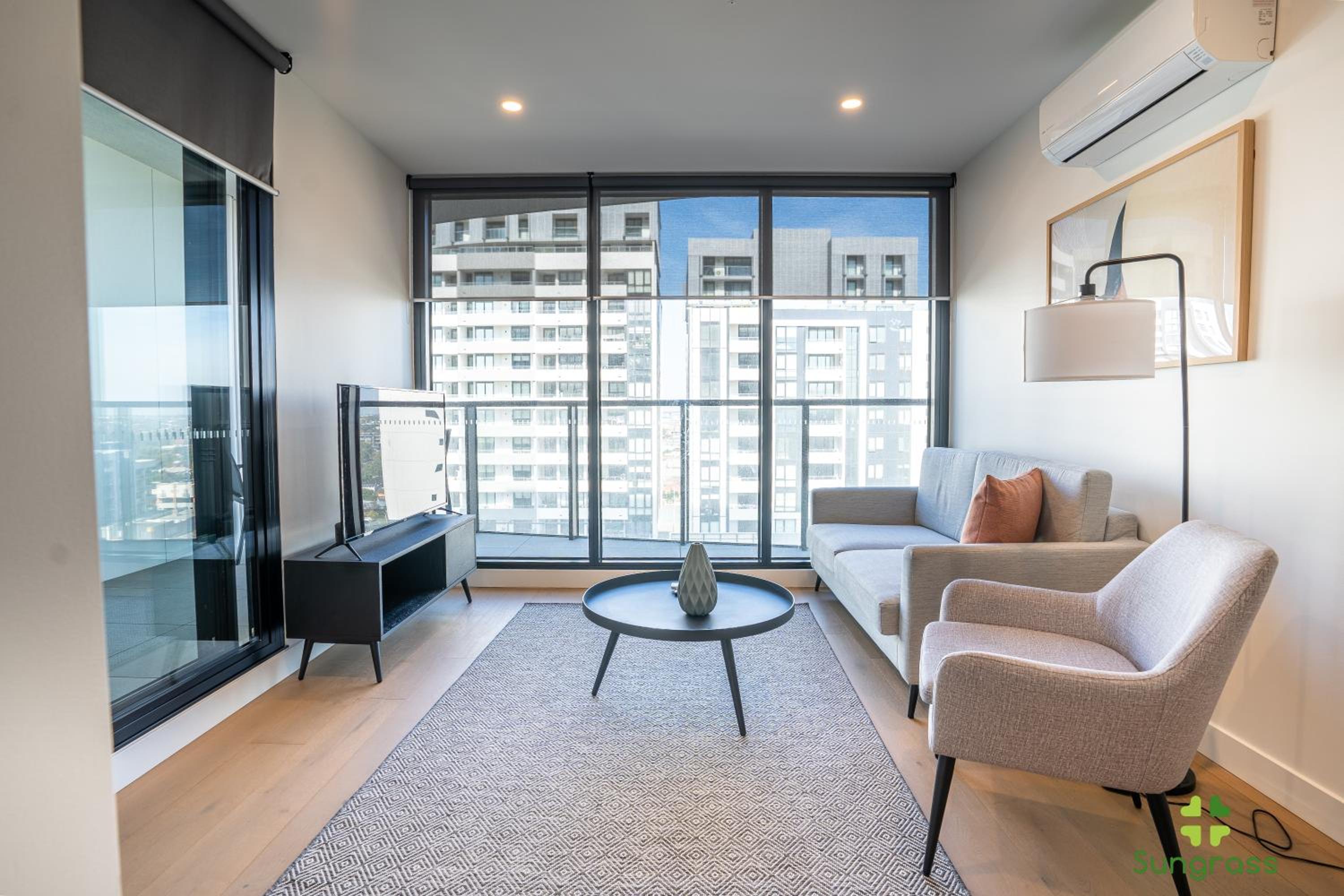 Deluxe One-Bedroom Apartment with Harbor View photo 3
